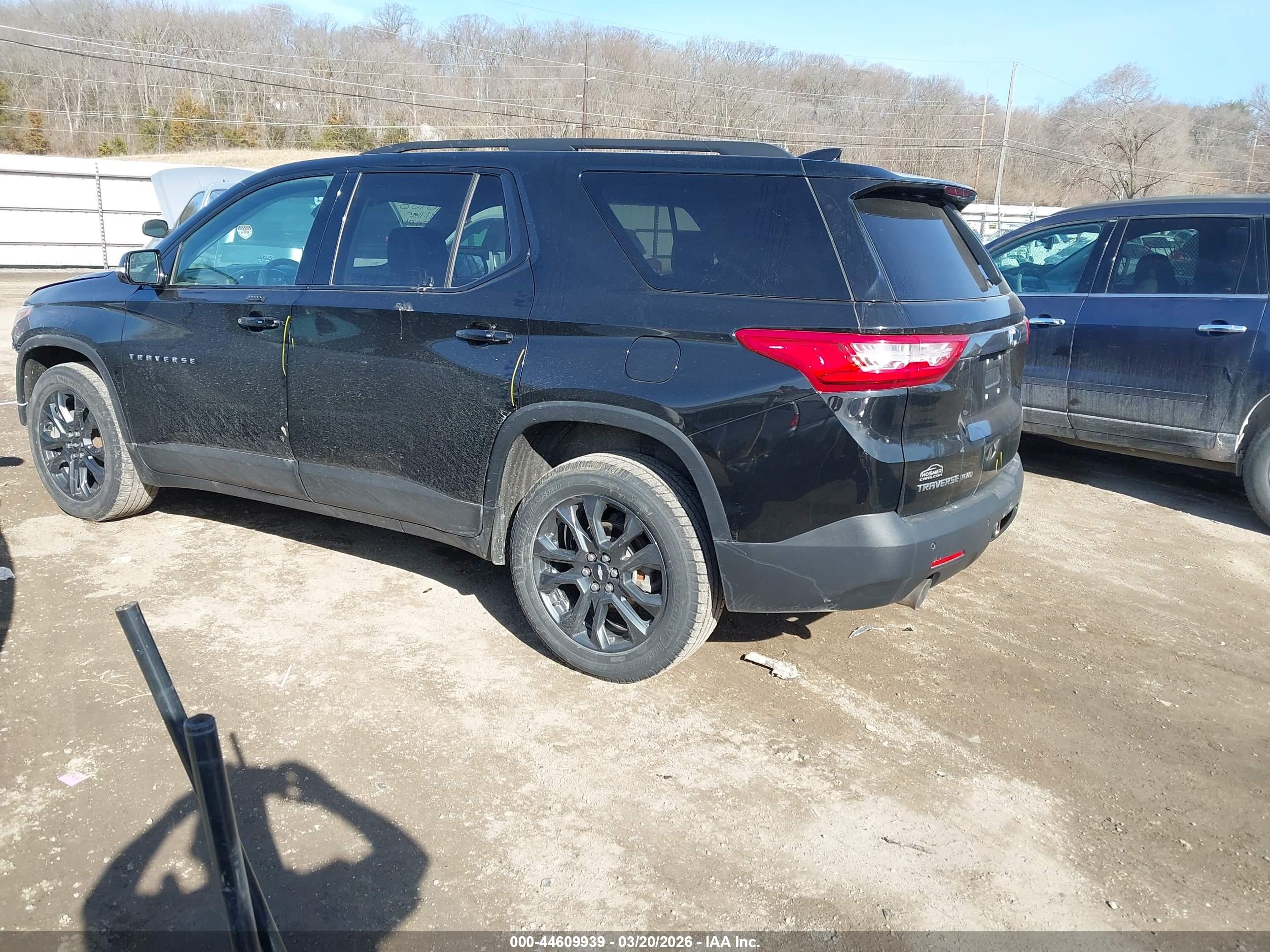 CHEVROLET TRAVERSE image 3