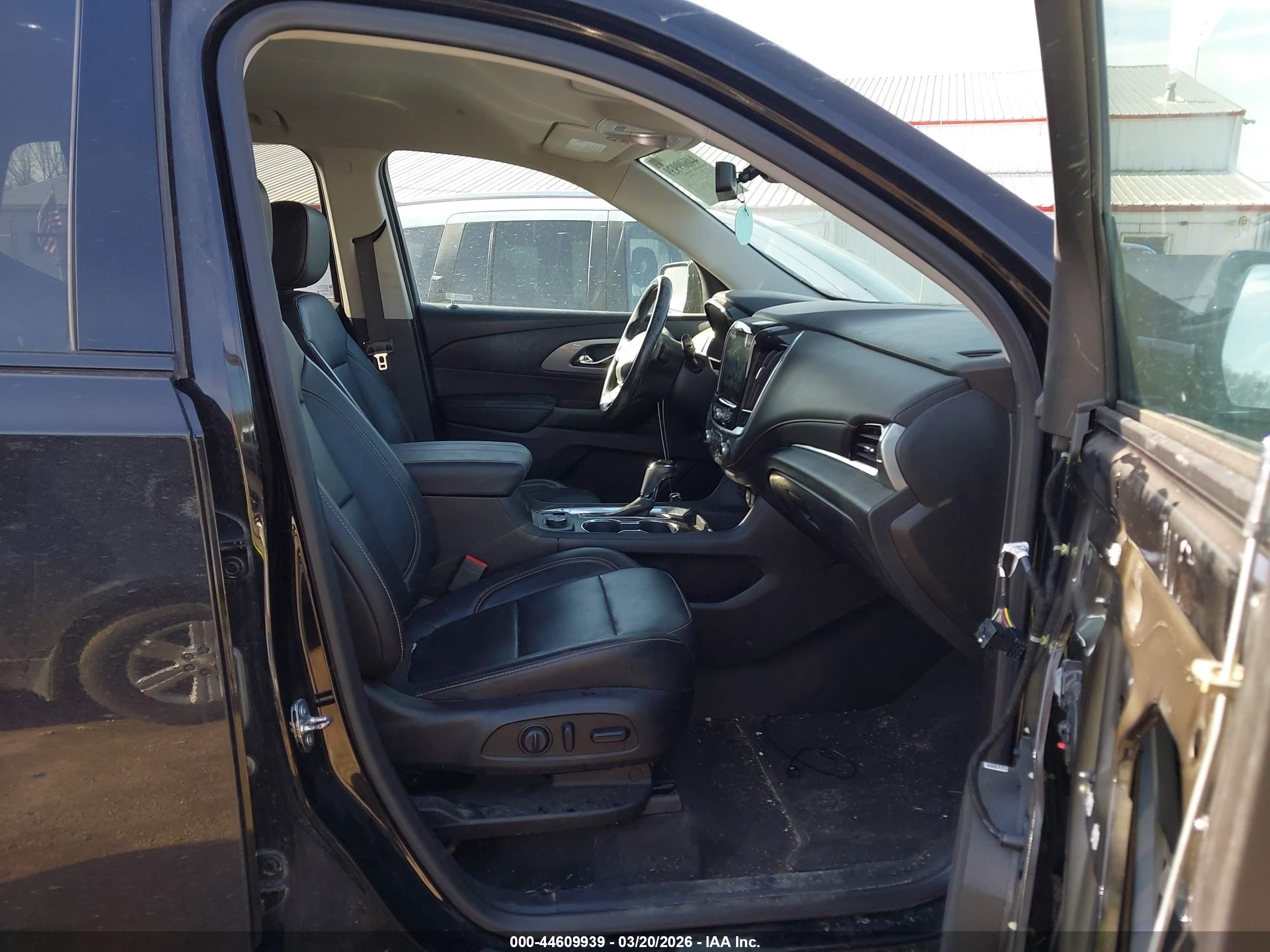 CHEVROLET TRAVERSE image 5