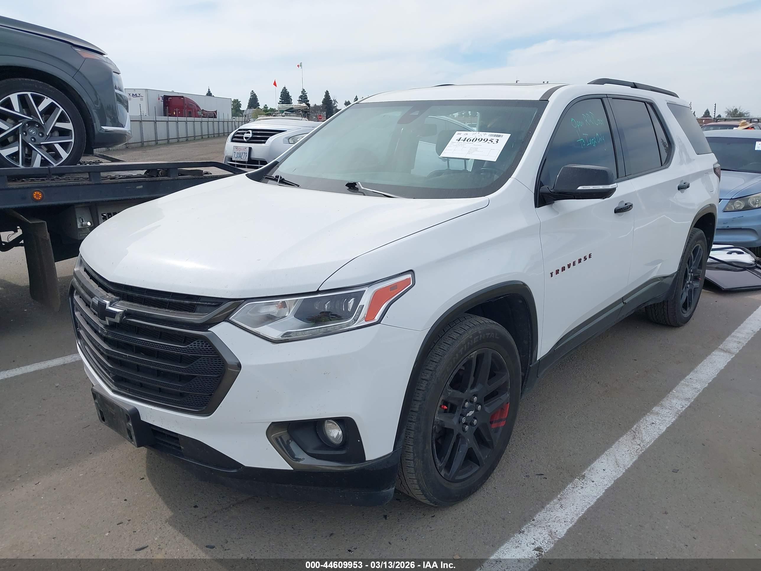 CHEVROLET TRAVERSE image 2