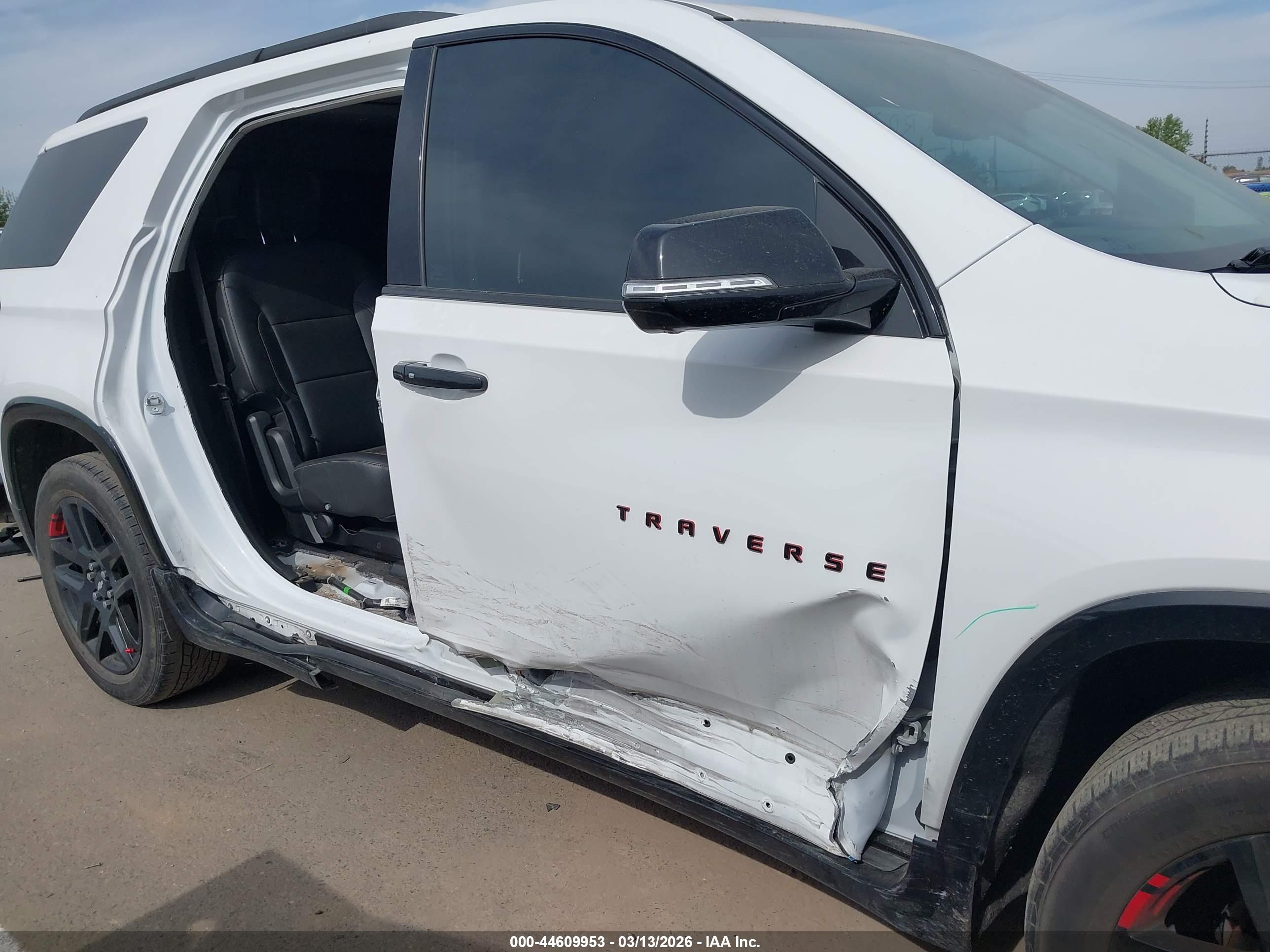 CHEVROLET TRAVERSE image 6