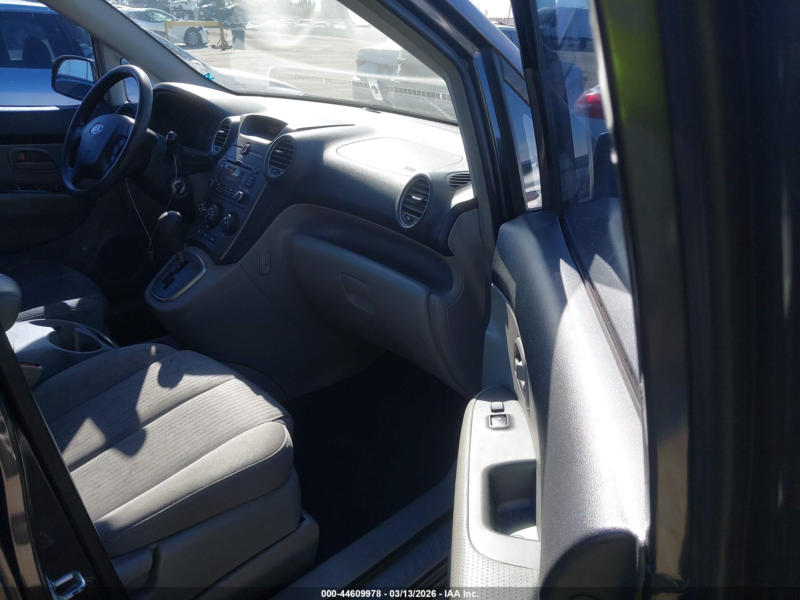 KIA RONDO image 5