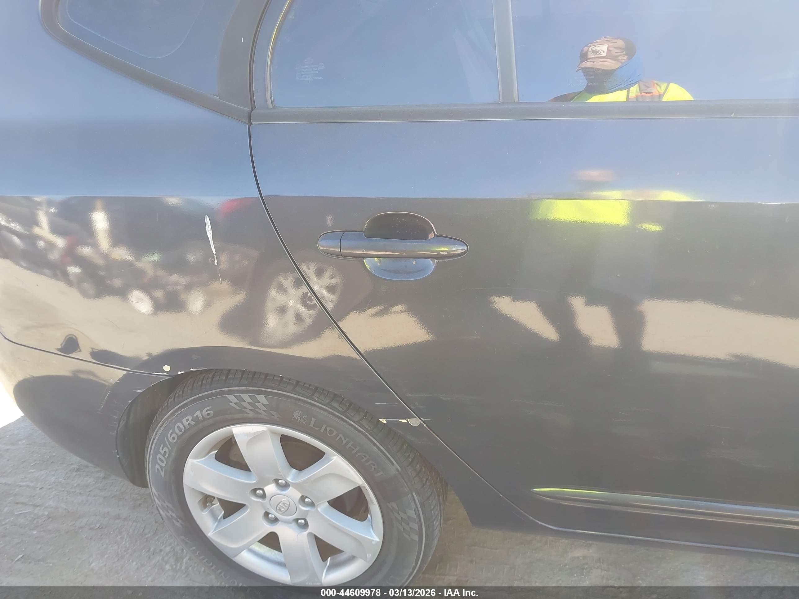 KIA RONDO image 6