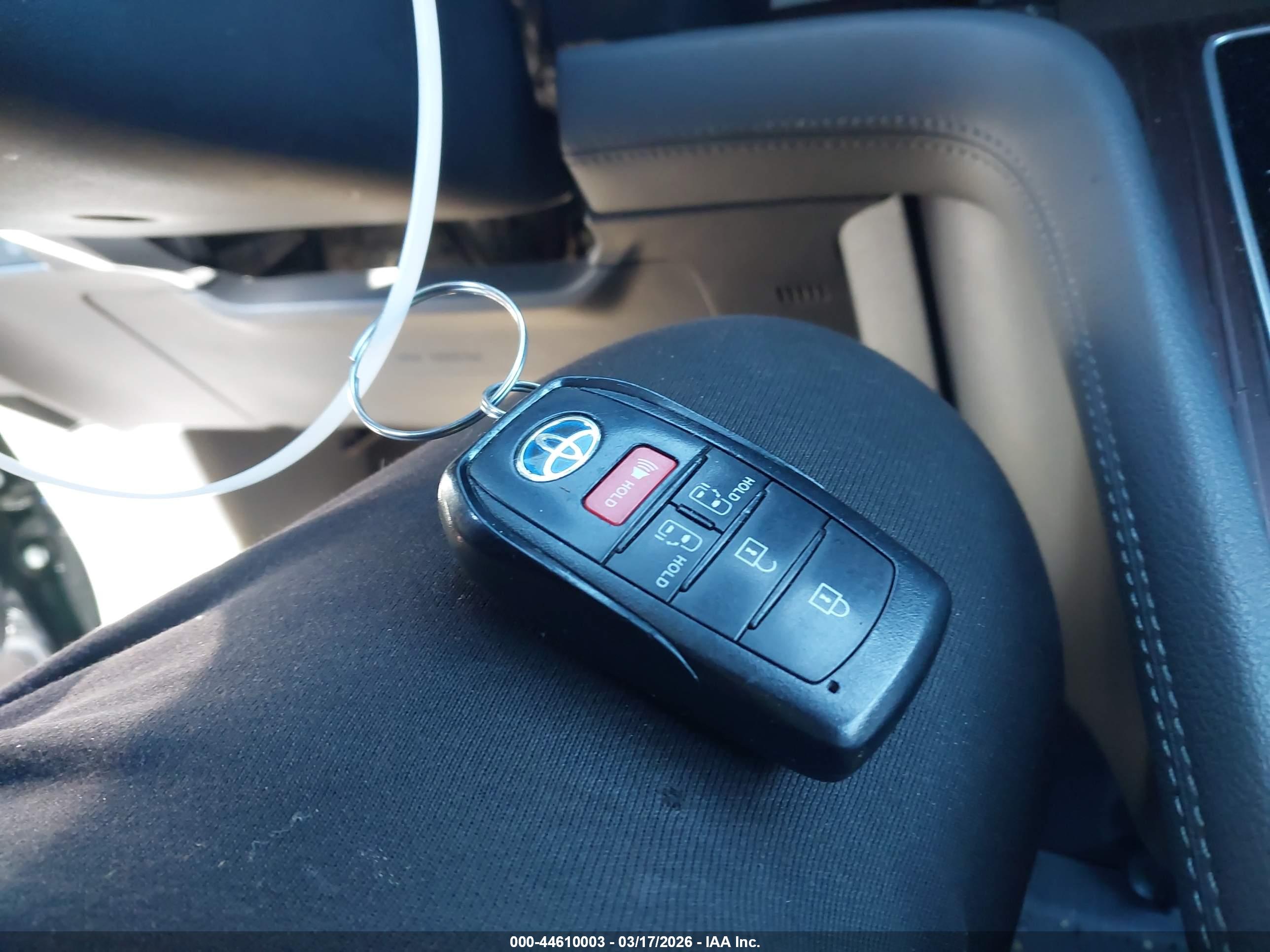 TOYOTA SIENNA image 11