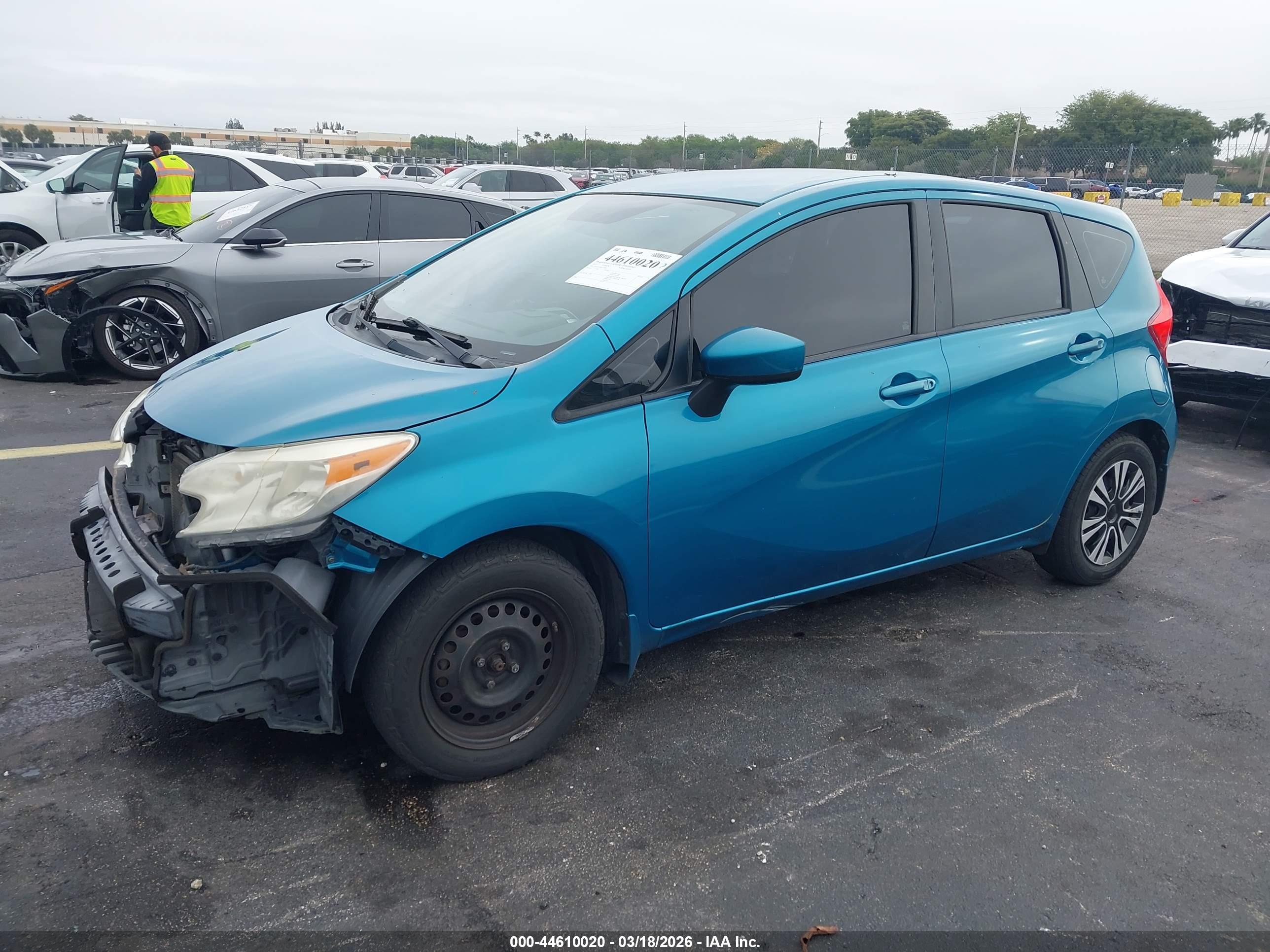 NISSAN VERSA image 2