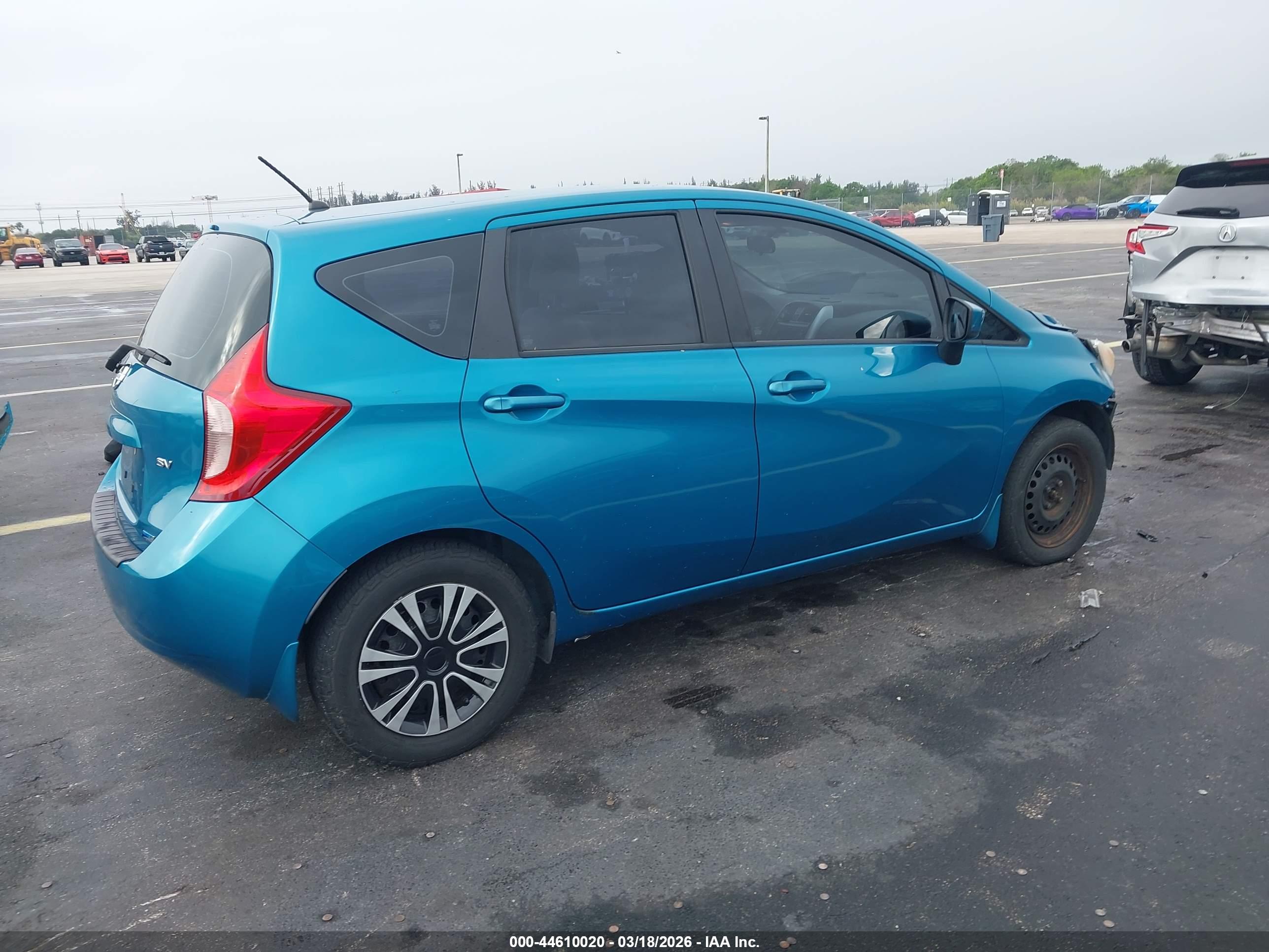 NISSAN VERSA image 4