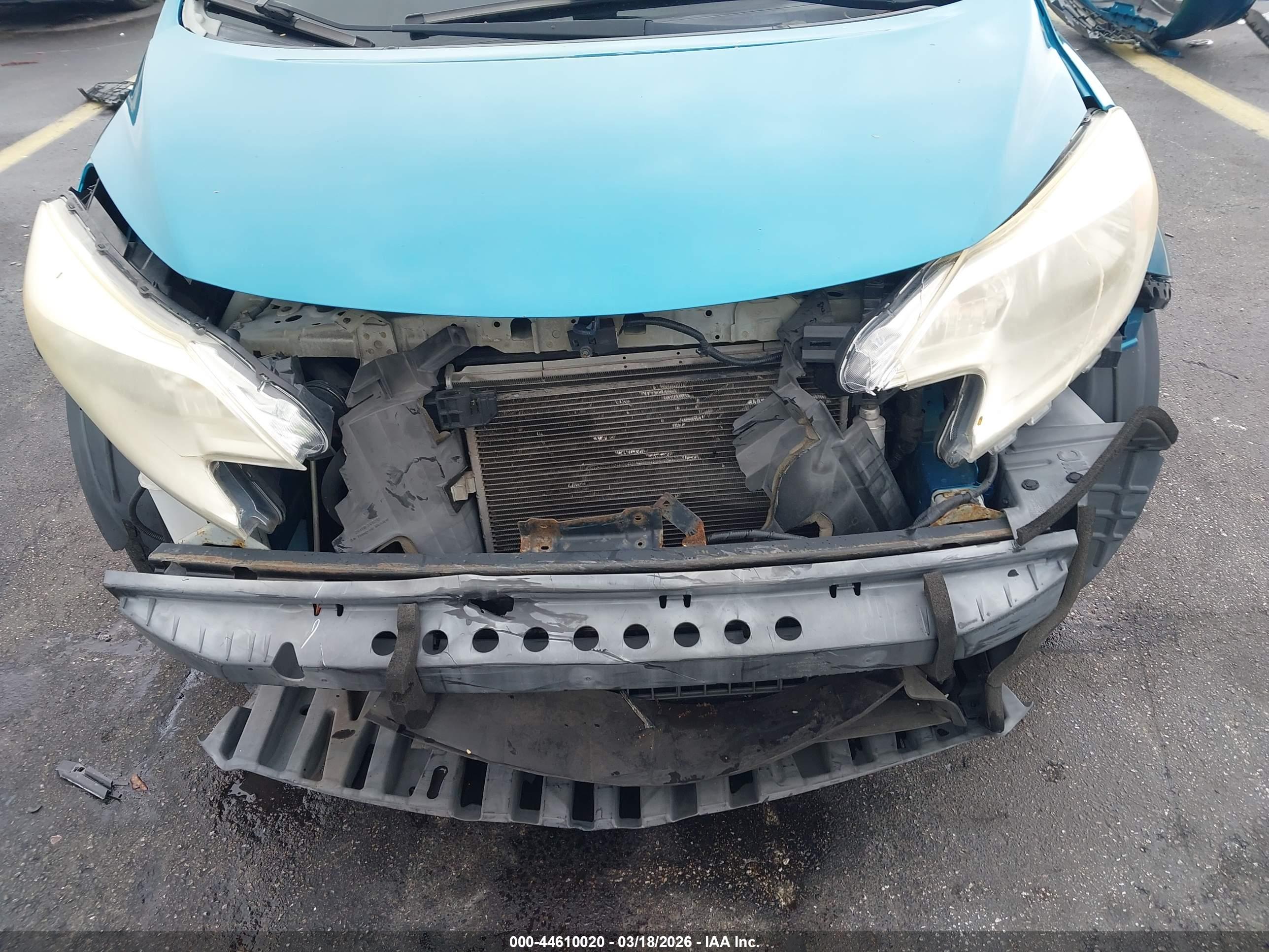 NISSAN VERSA image 6