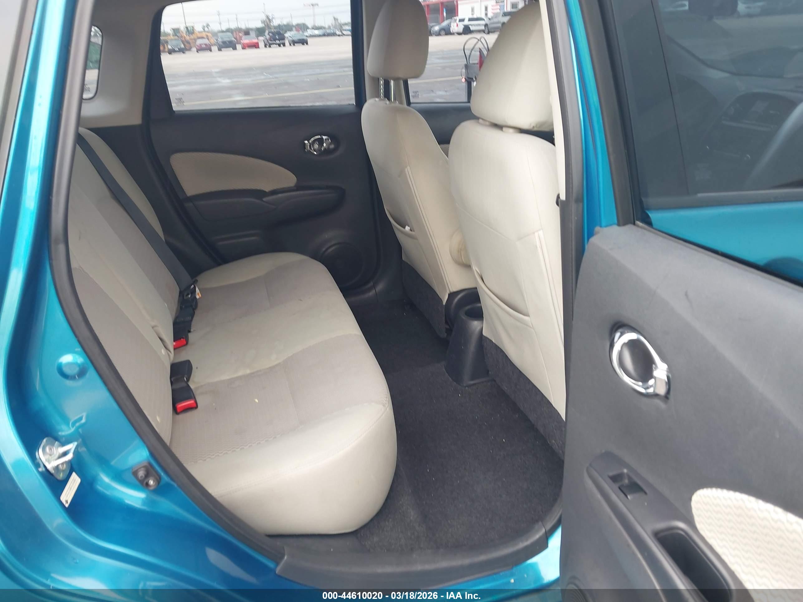 NISSAN VERSA image 8