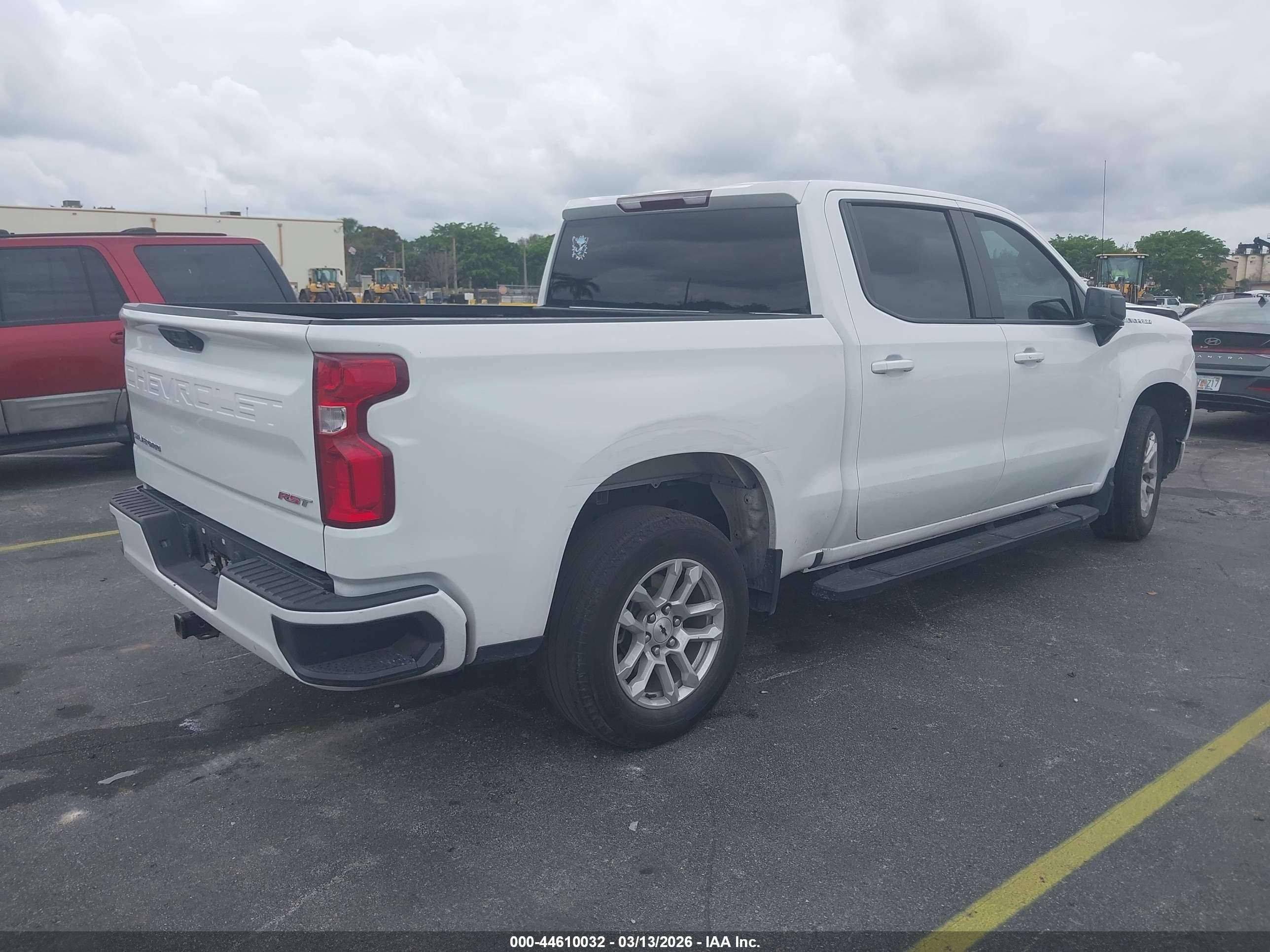 CHEVROLET SILVERADO image 4