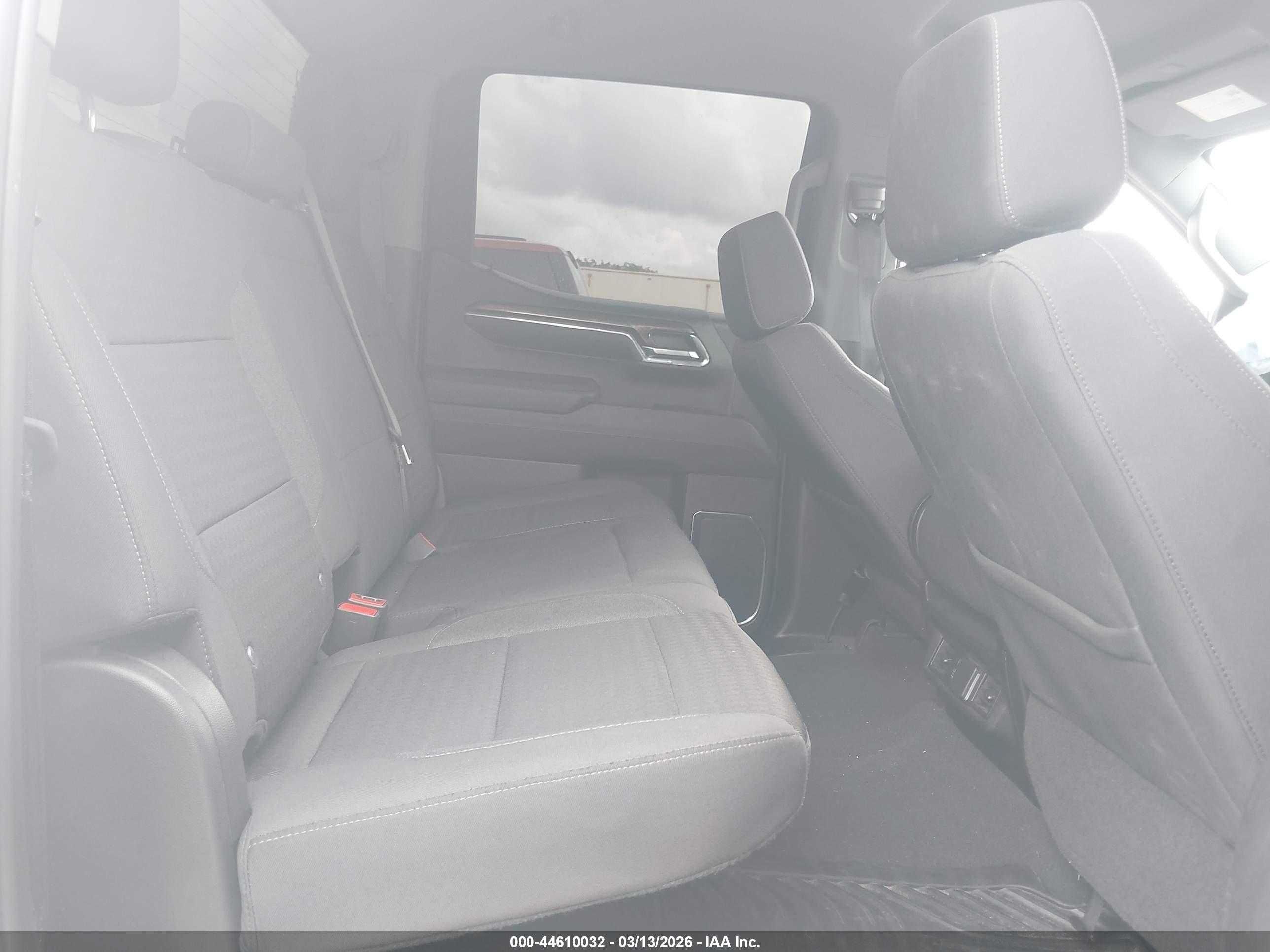 CHEVROLET SILVERADO image 8