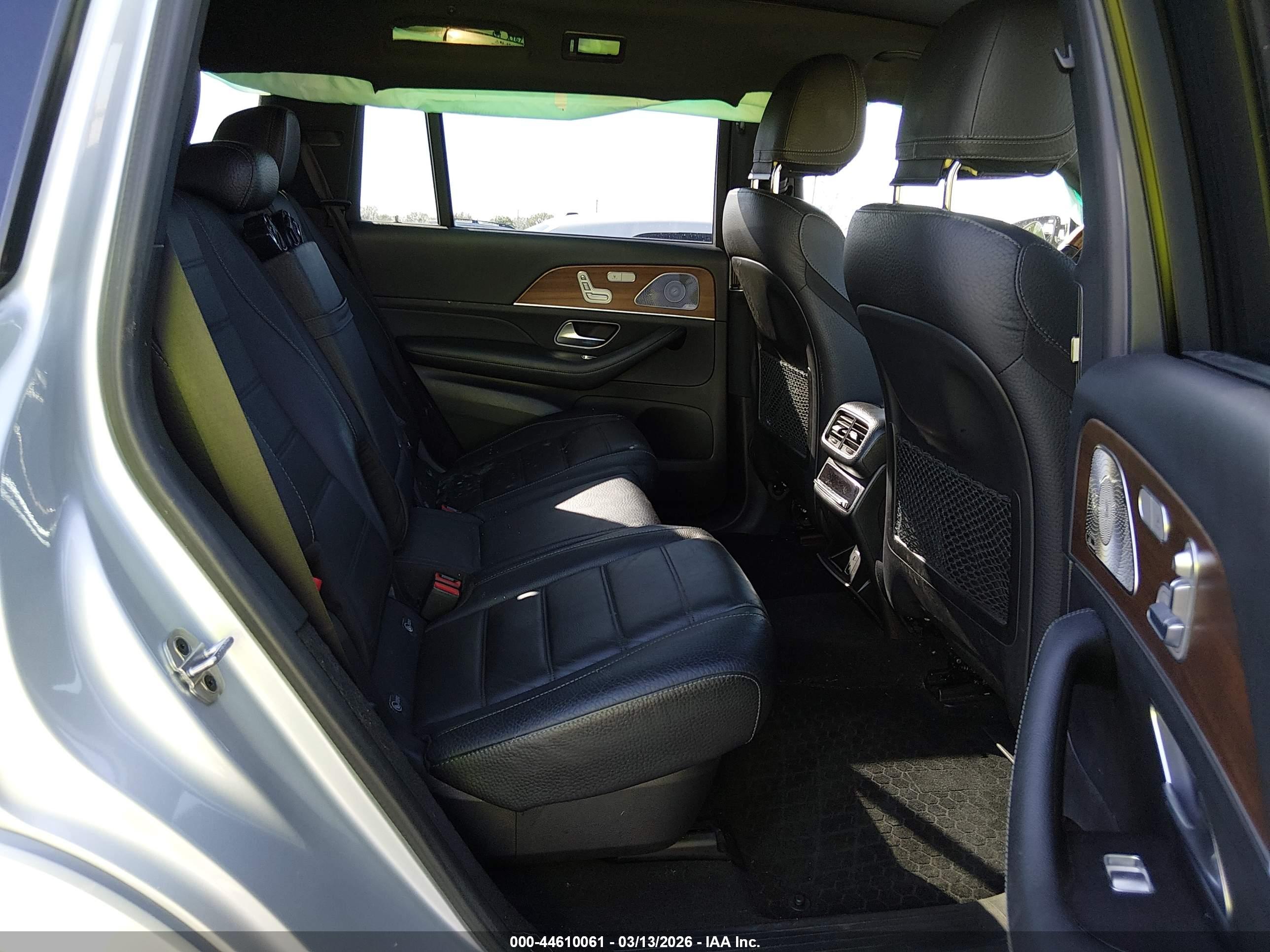 MERCEDES-BENZ GLS image 8