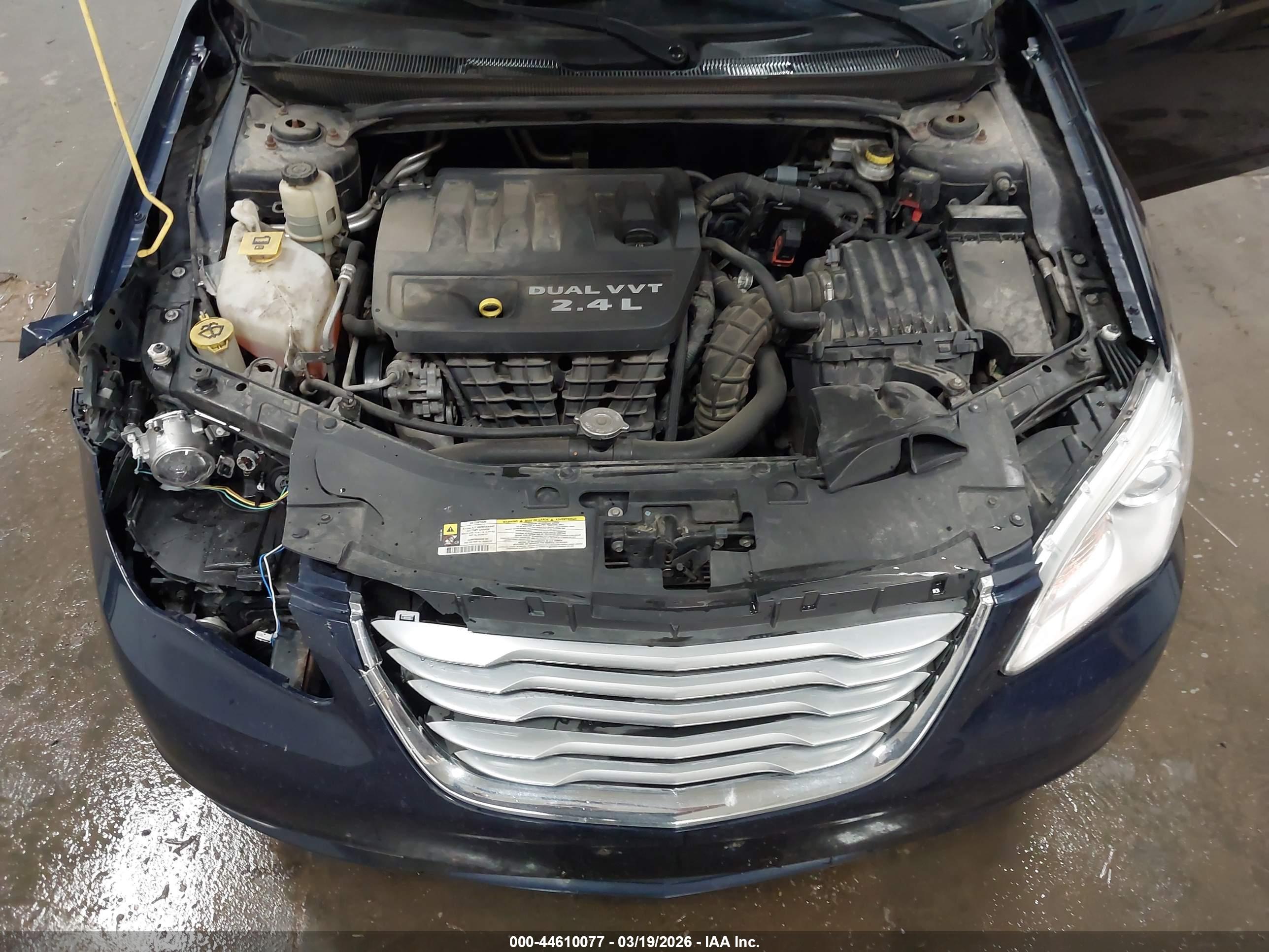CHRYSLER 200 image 10