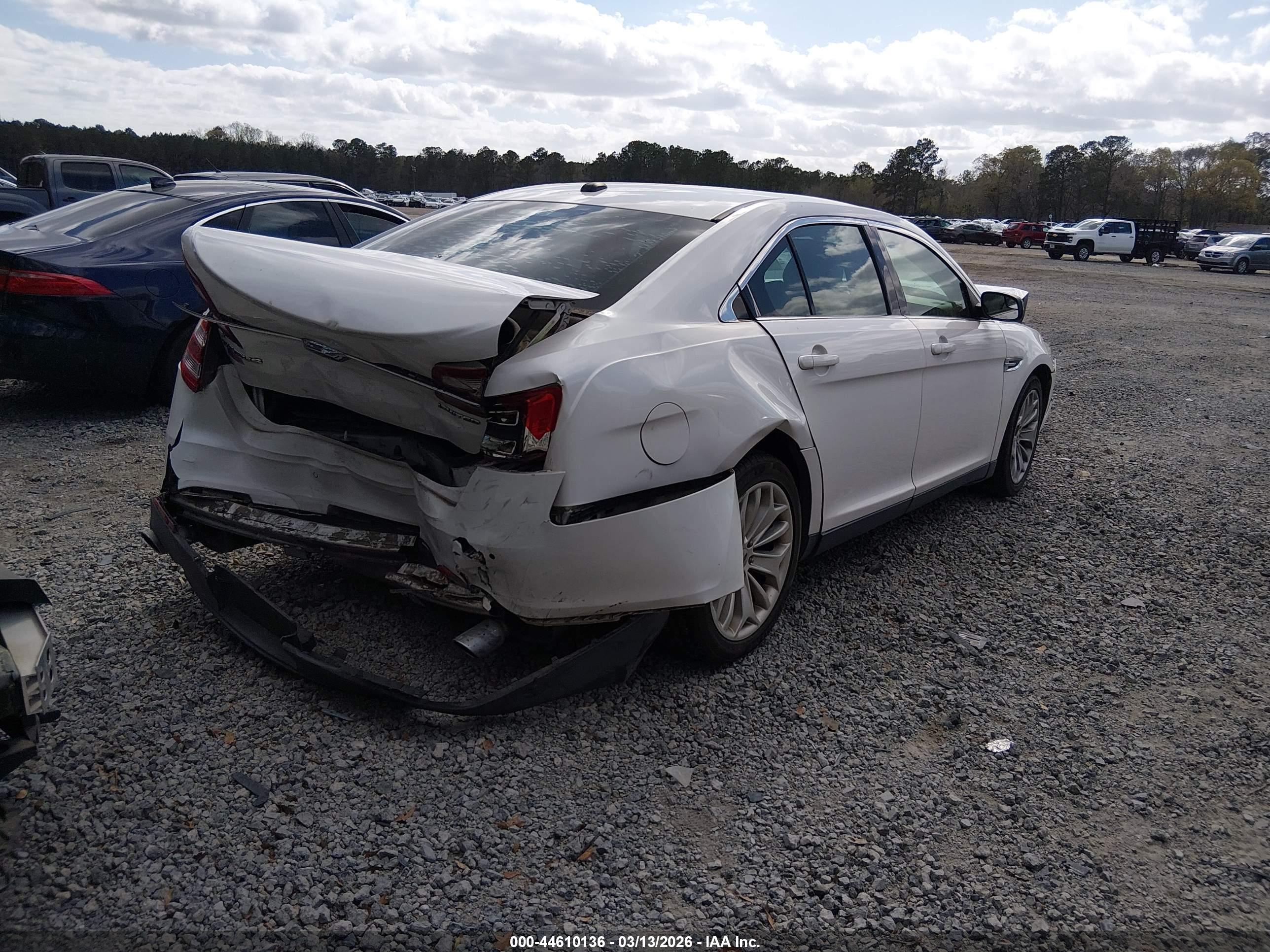 FORD TAURUS image 4