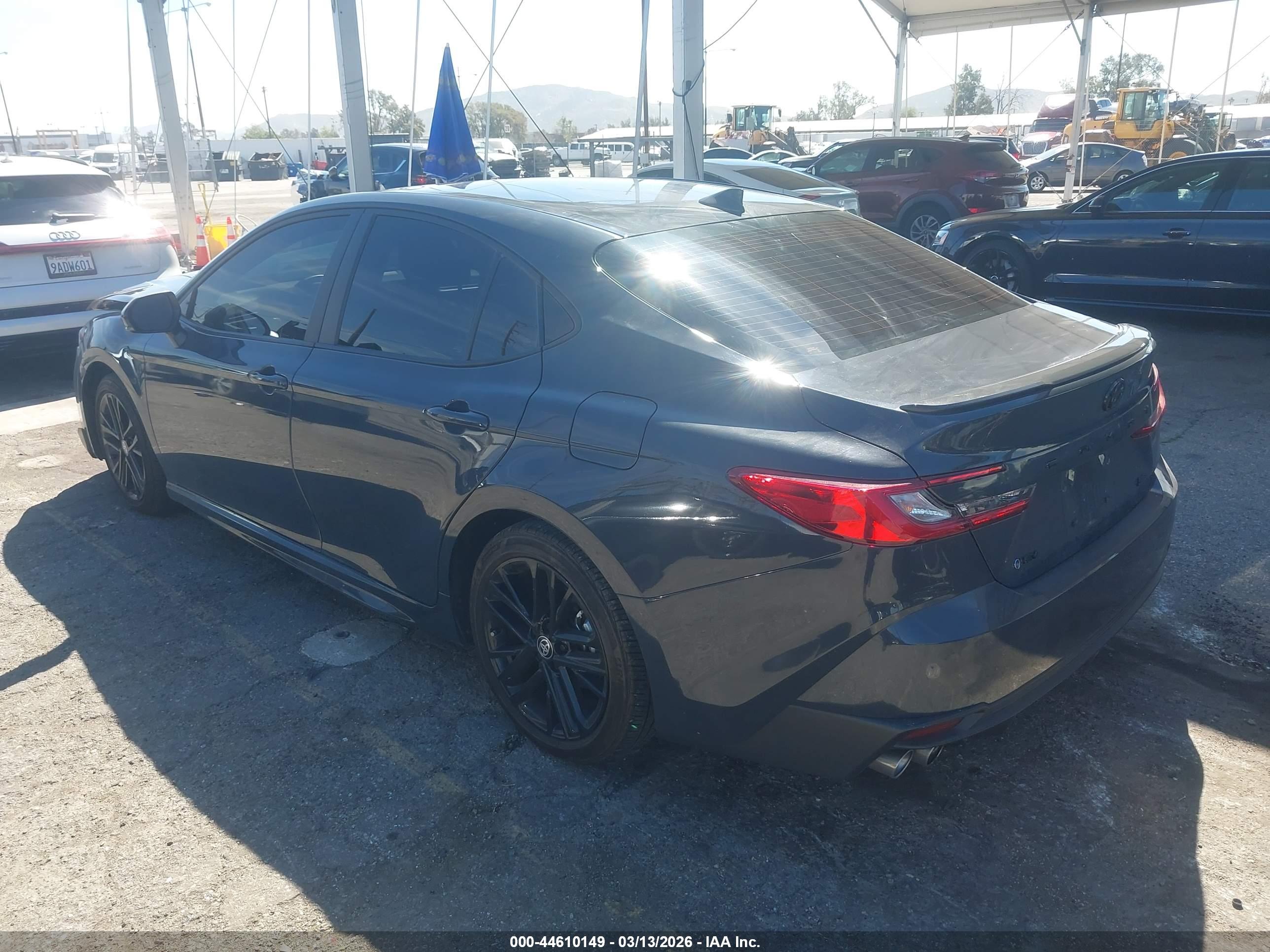 TOYOTA CAMRY image 3