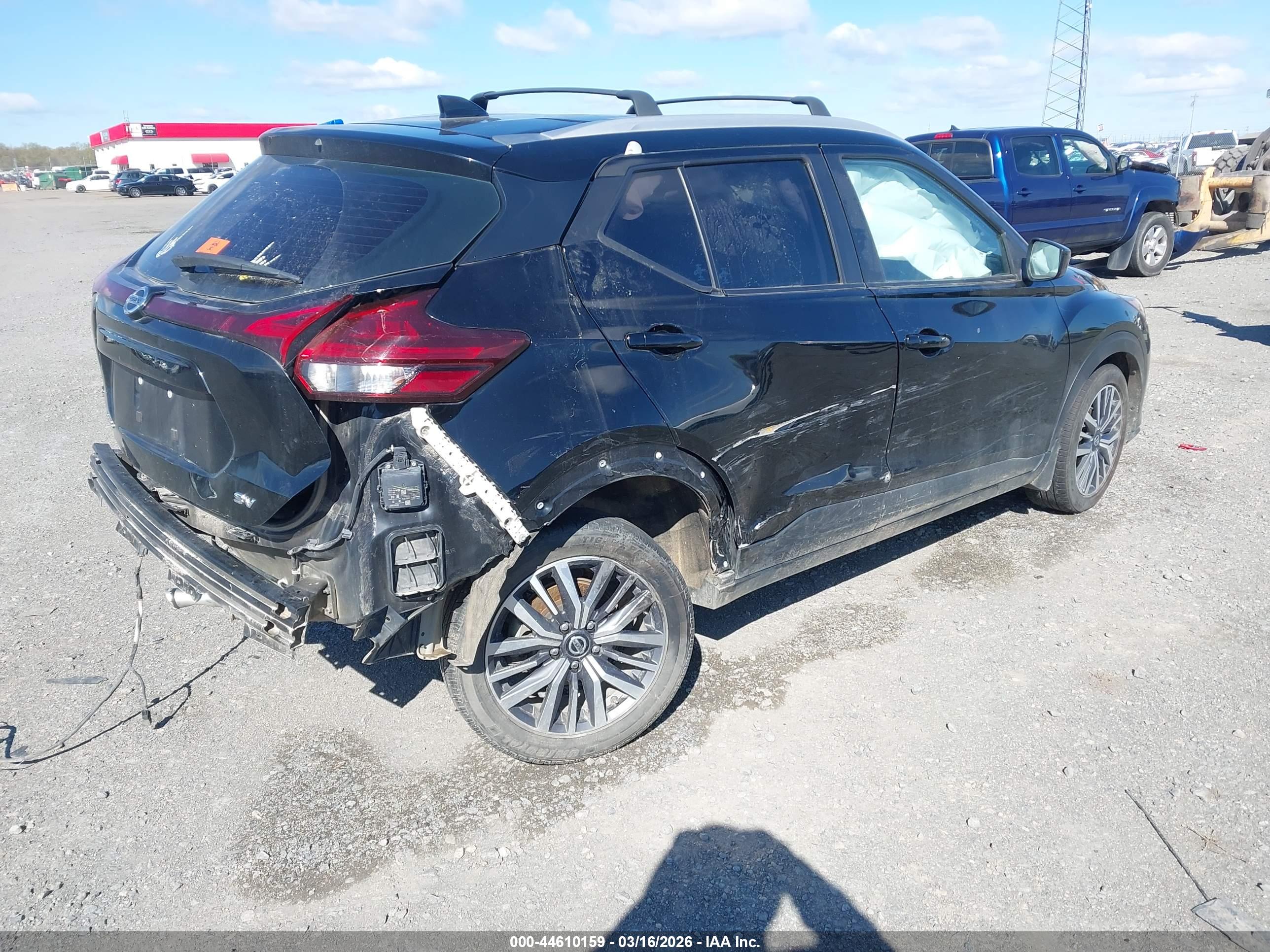 NISSAN KICKS image 4