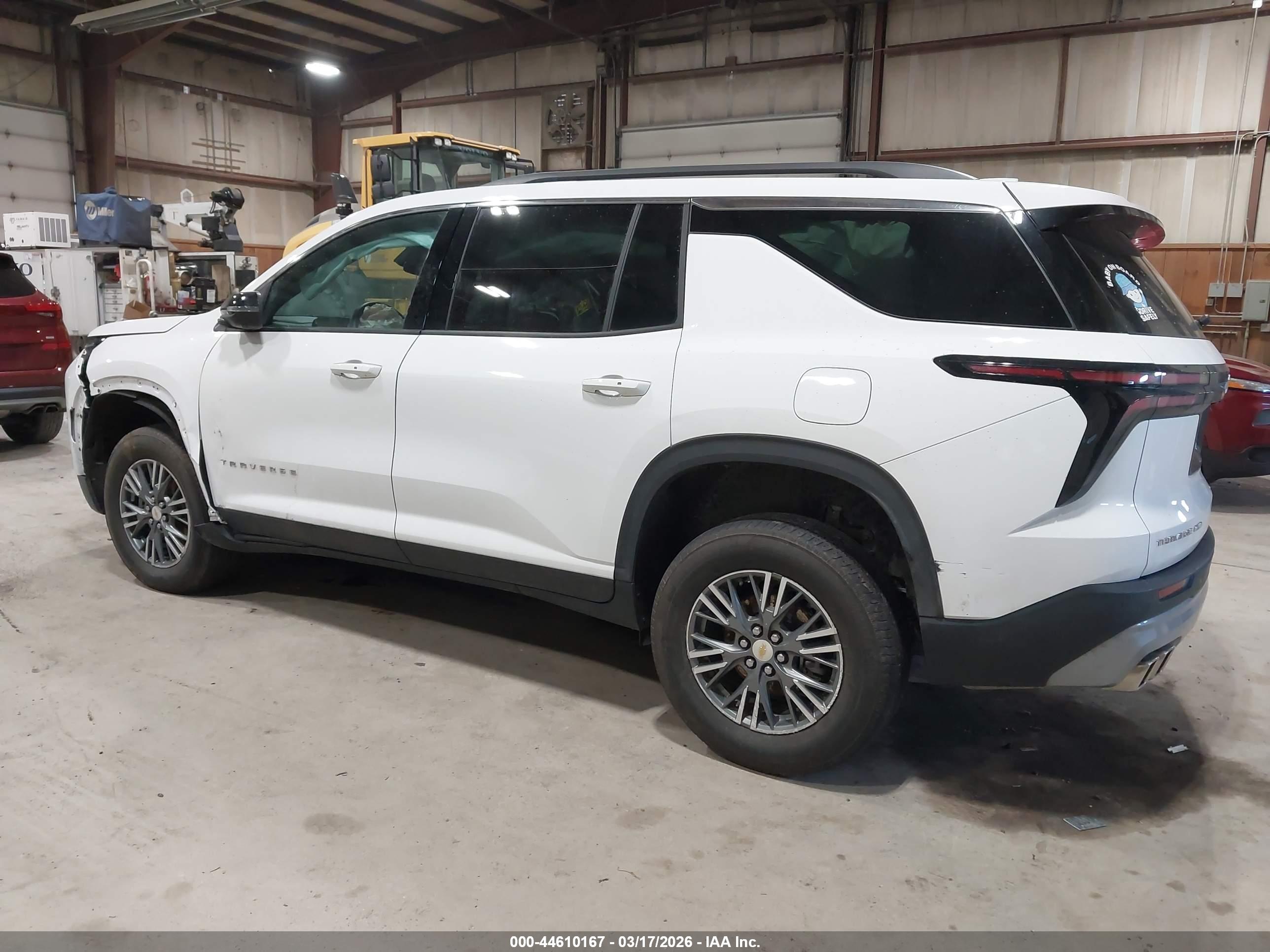 CHEVROLET TRAVERSE image 3