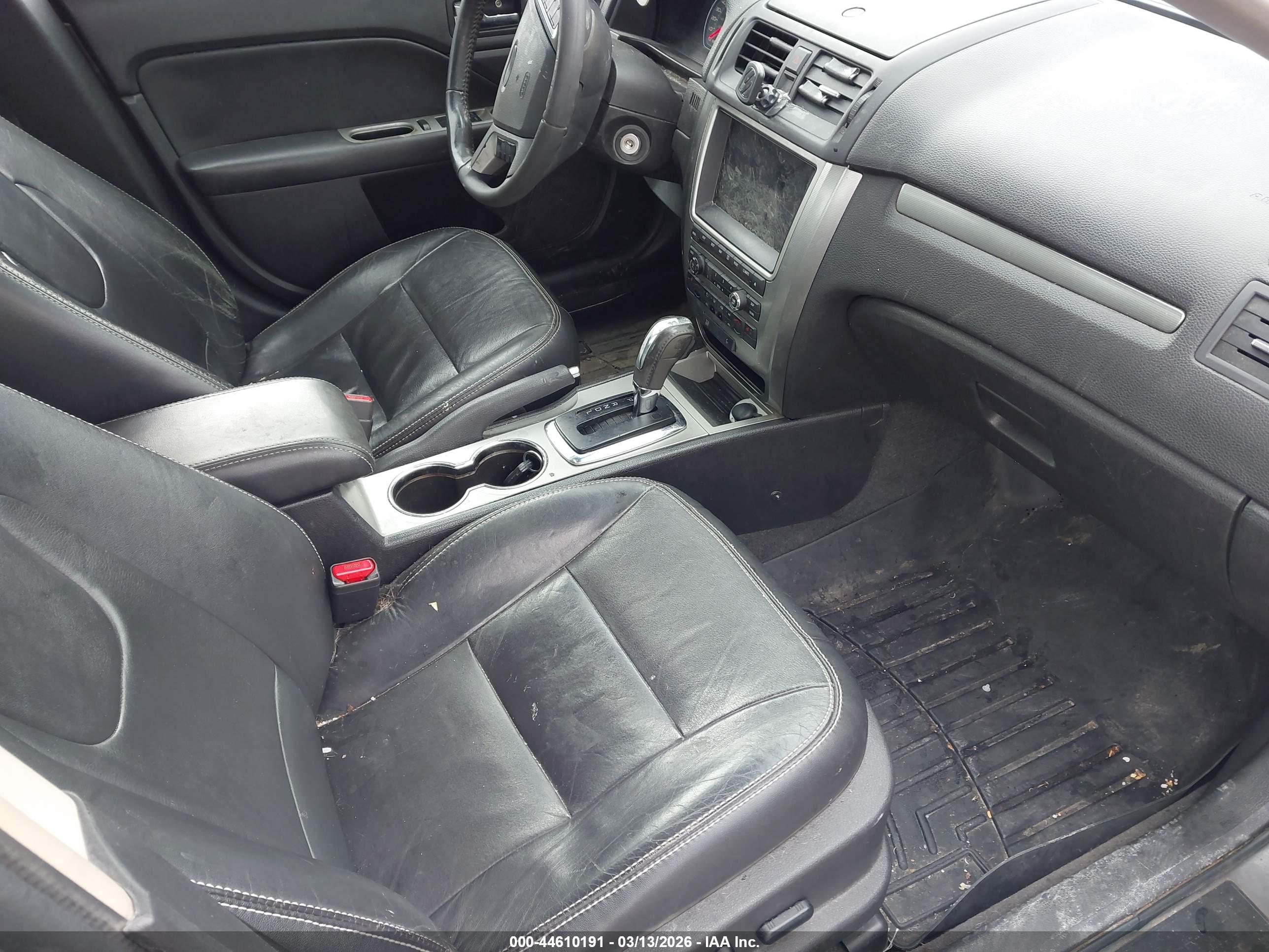 FORD FUSION image 5