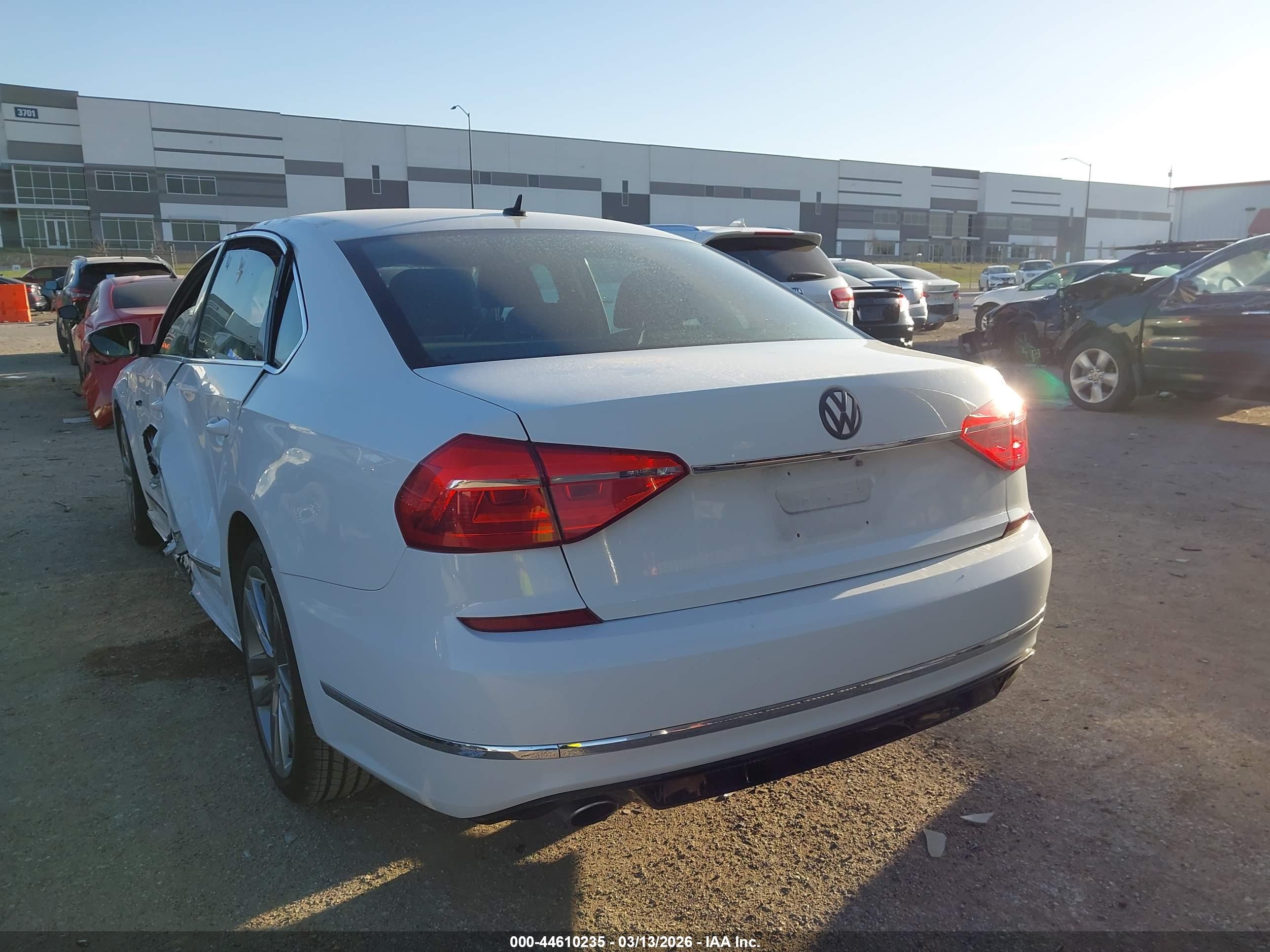 VOLKSWAGEN PASSAT image 3