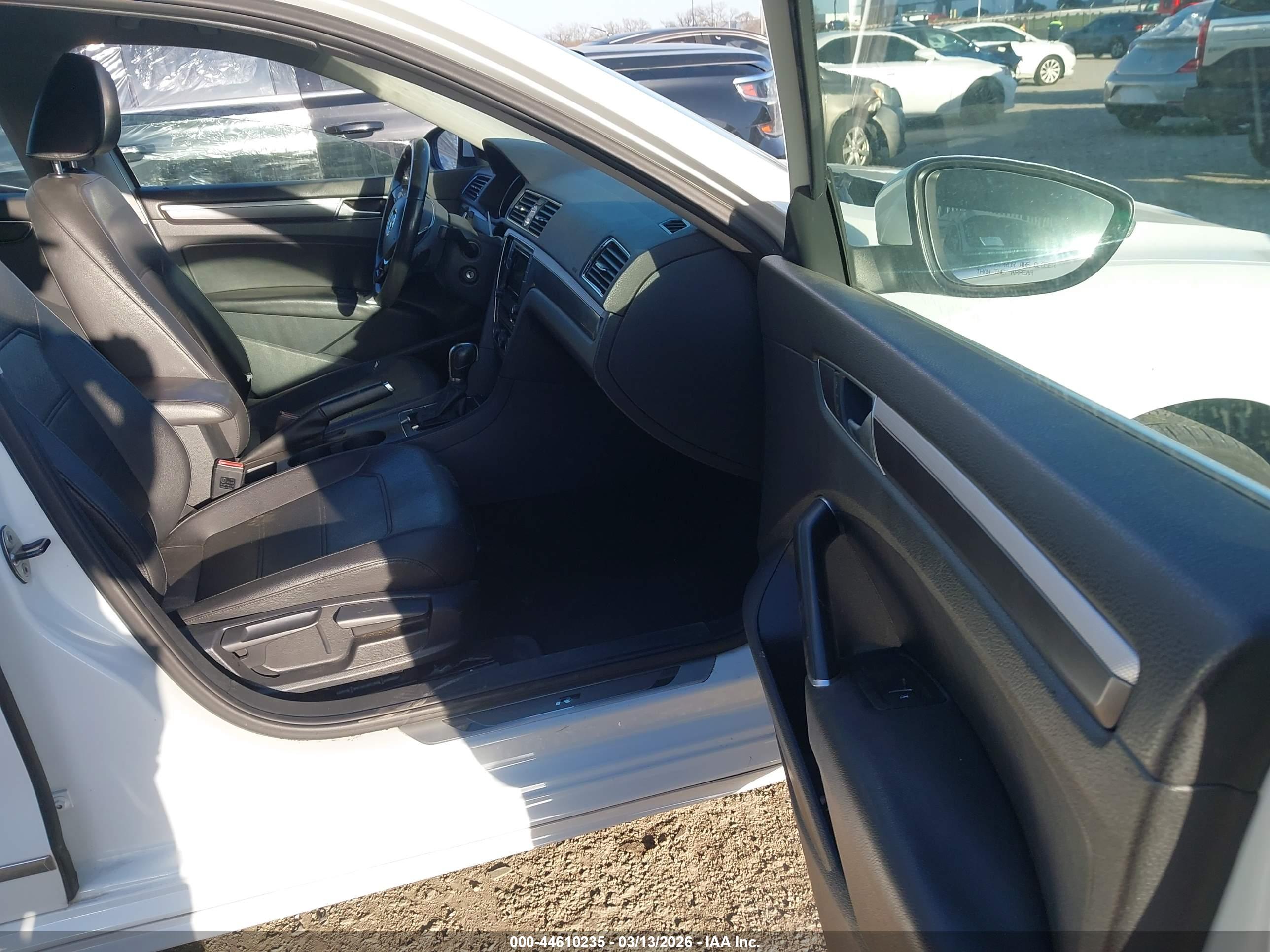 VOLKSWAGEN PASSAT image 5