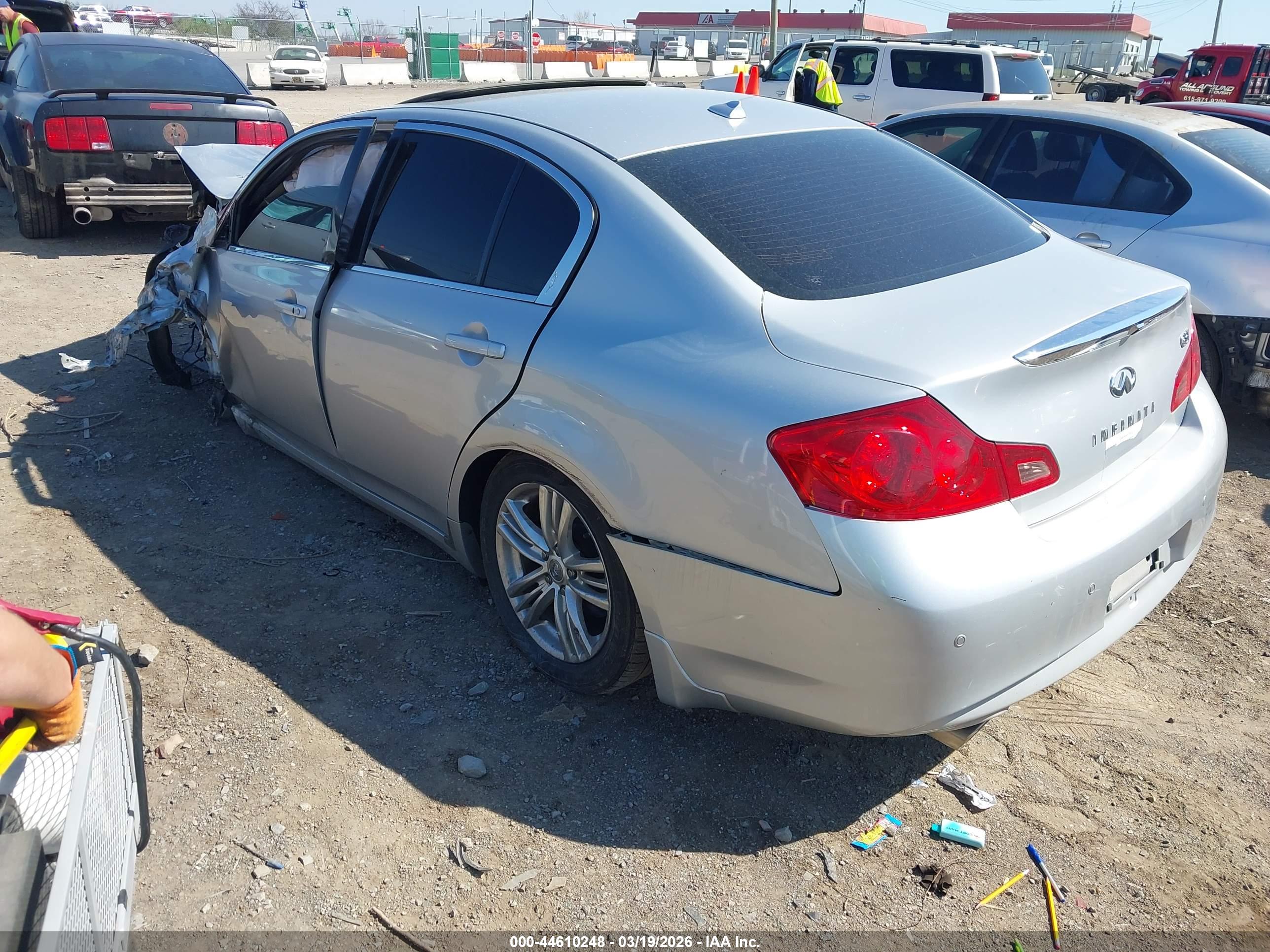 INFINITI G37 image 3