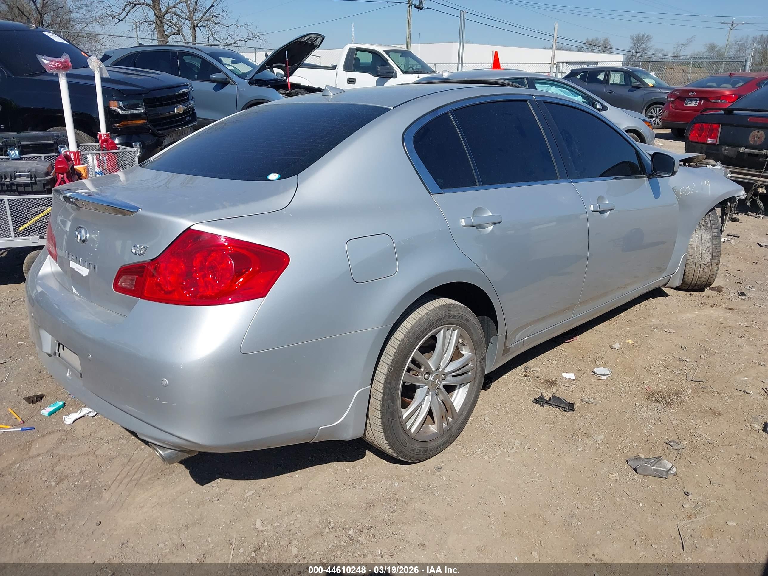 INFINITI G37 image 4