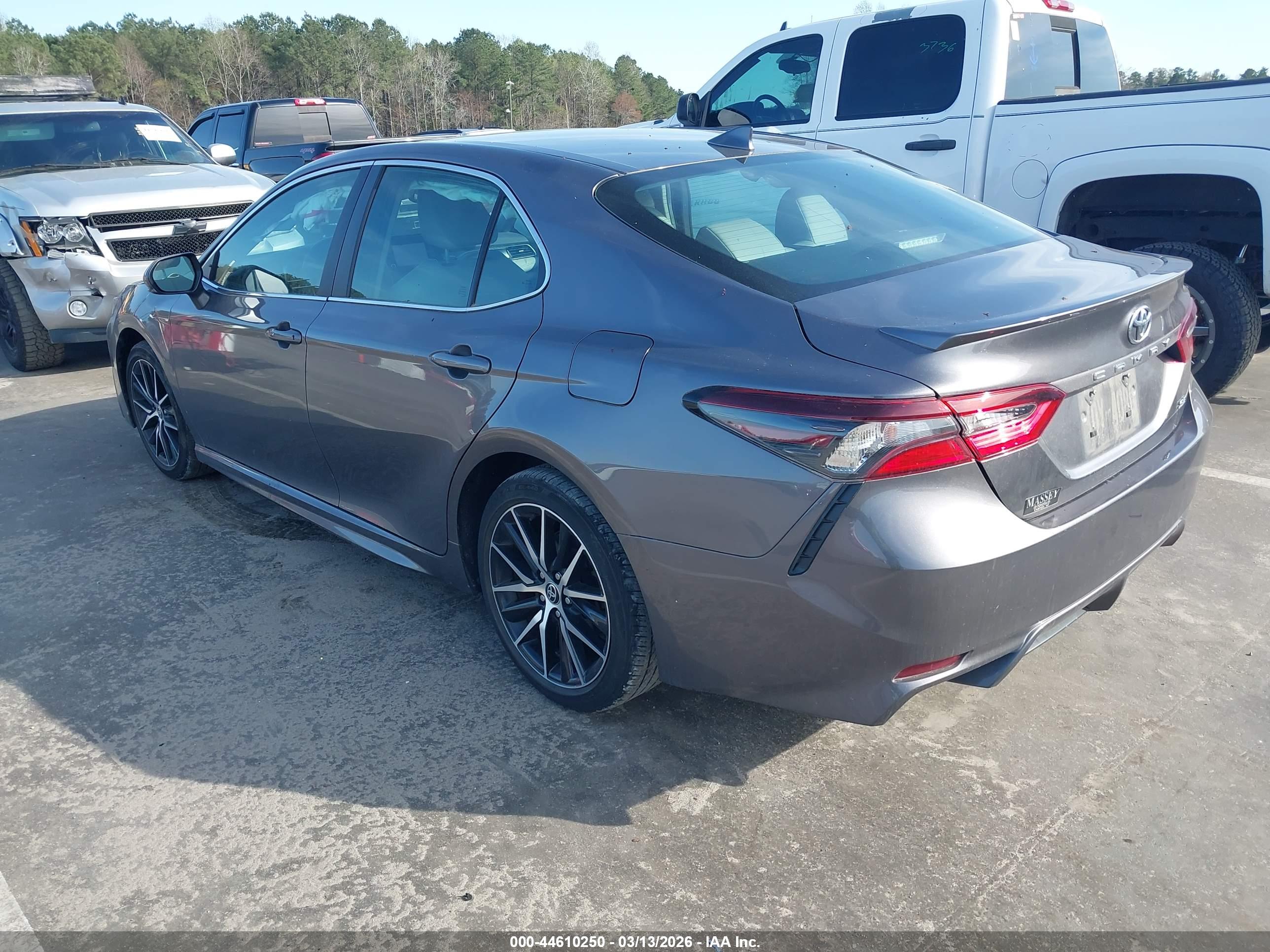 TOYOTA CAMRY image 3