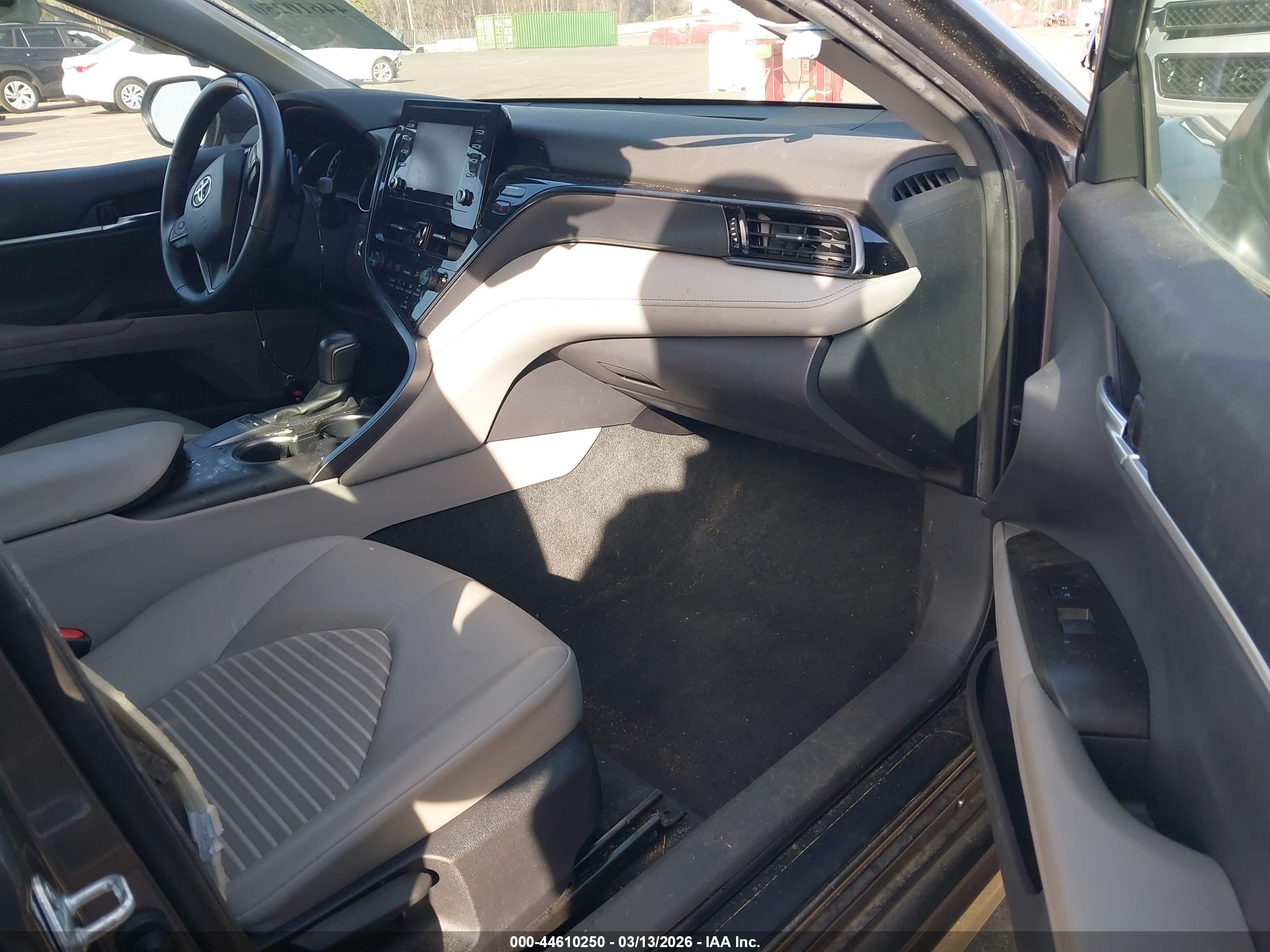 TOYOTA CAMRY image 5