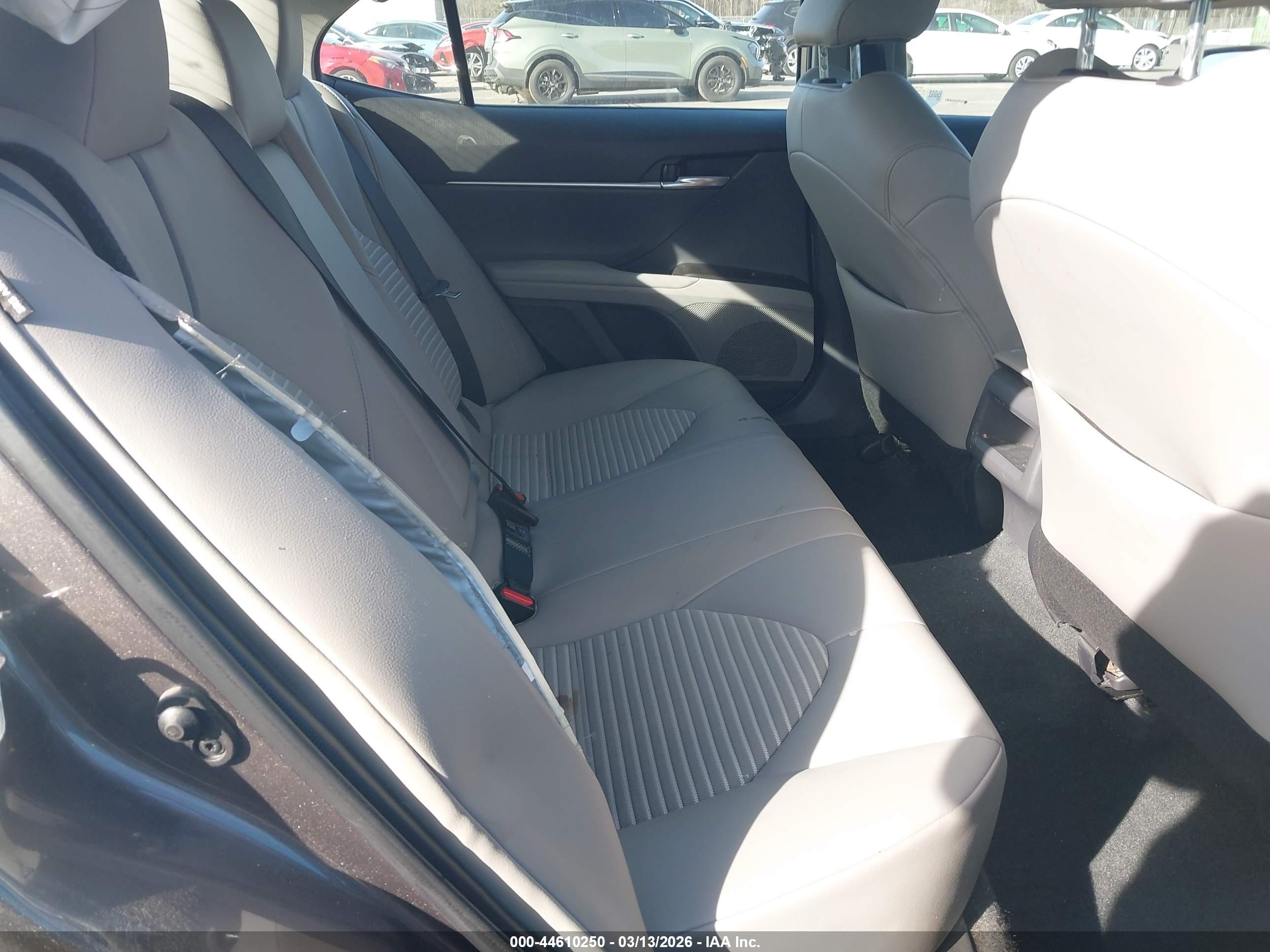 TOYOTA CAMRY image 8