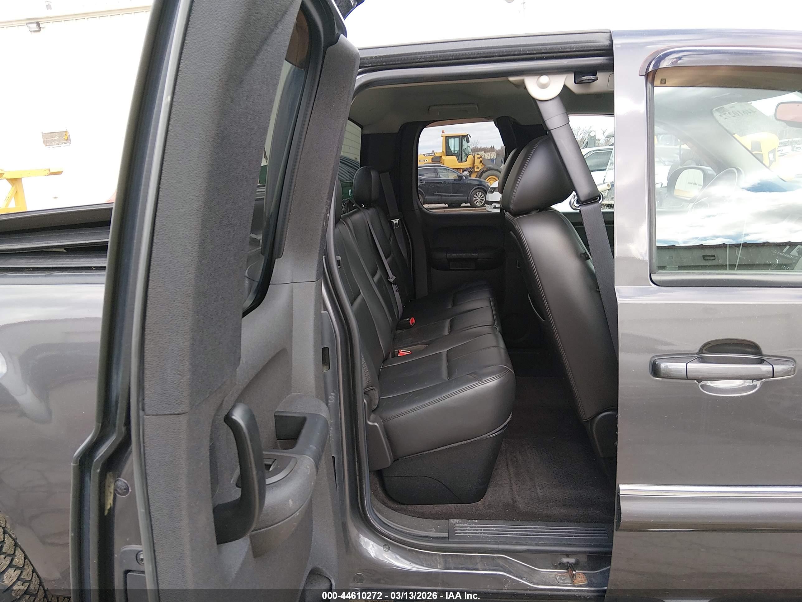 GMC SIERRA image 8