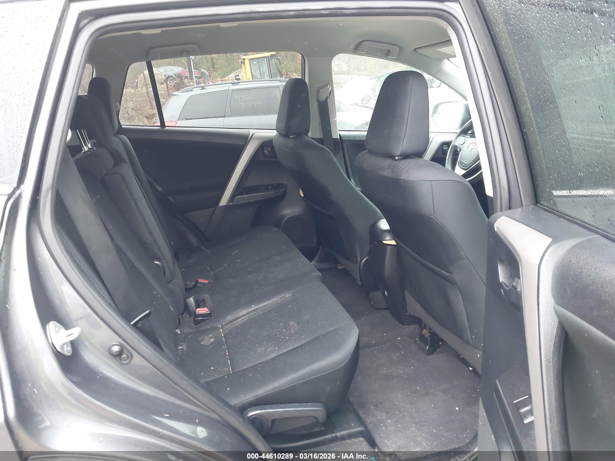 TOYOTA RAV4 image 8
