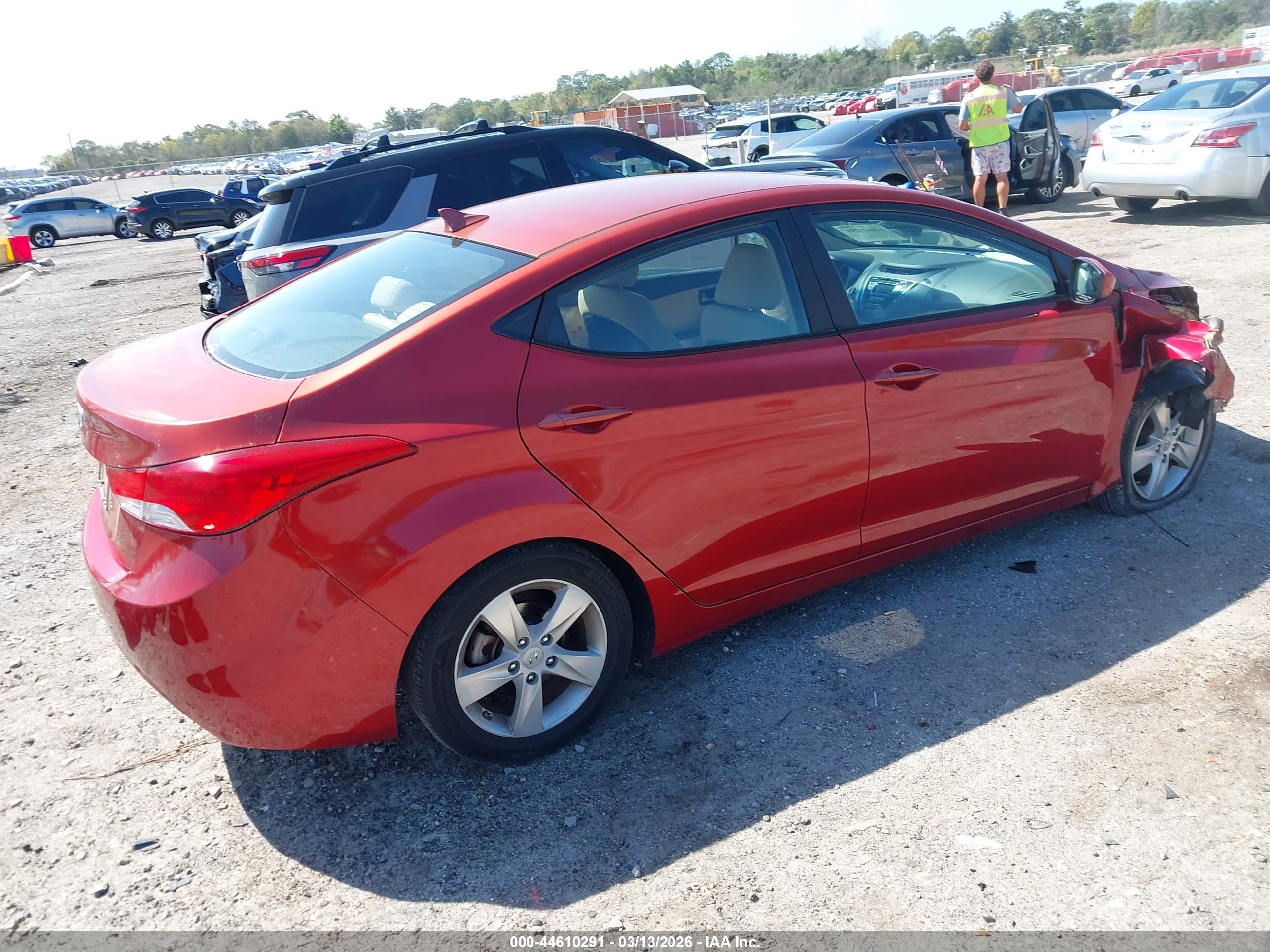 HYUNDAI ELANTRA image 4