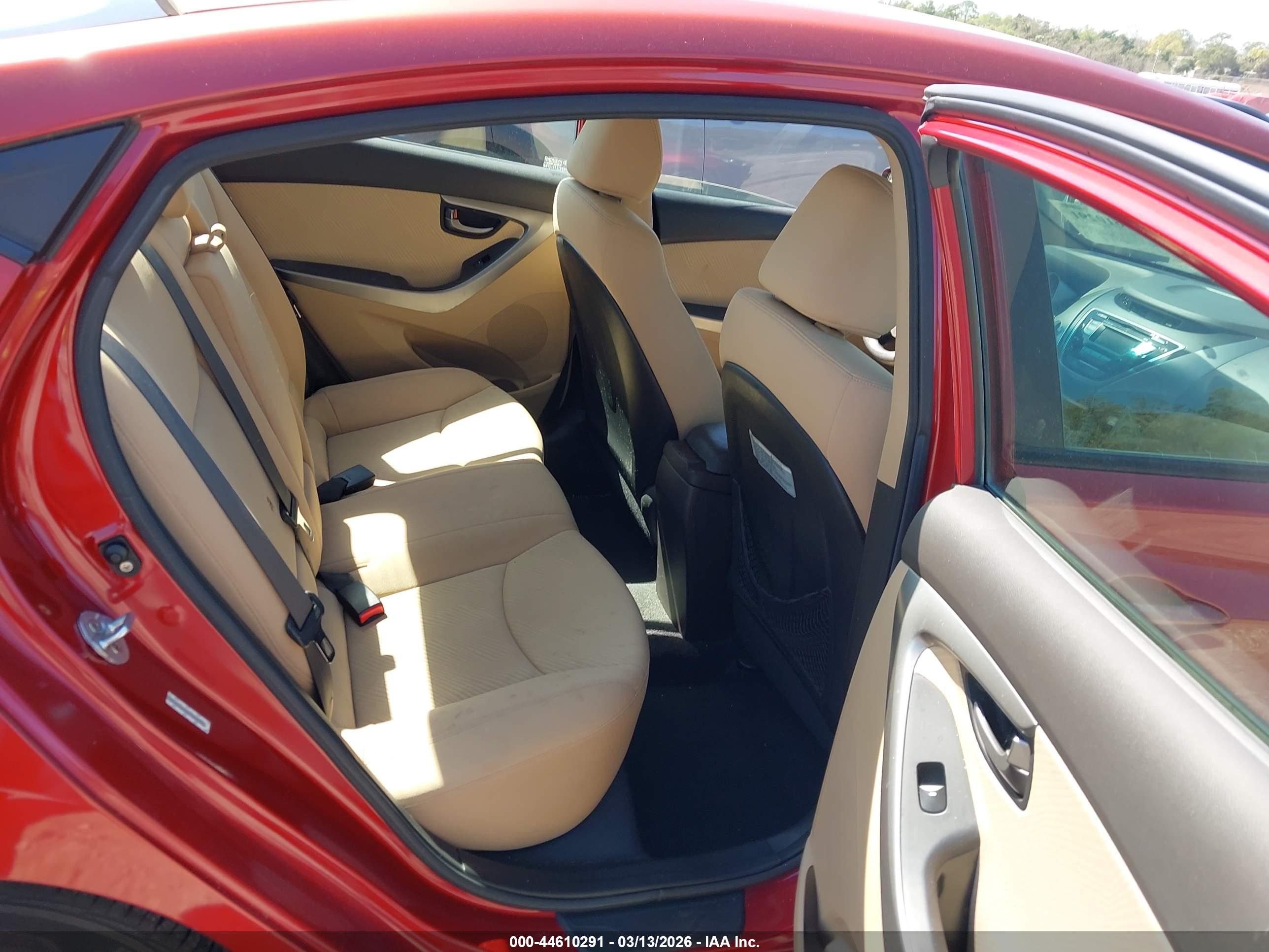 HYUNDAI ELANTRA image 8