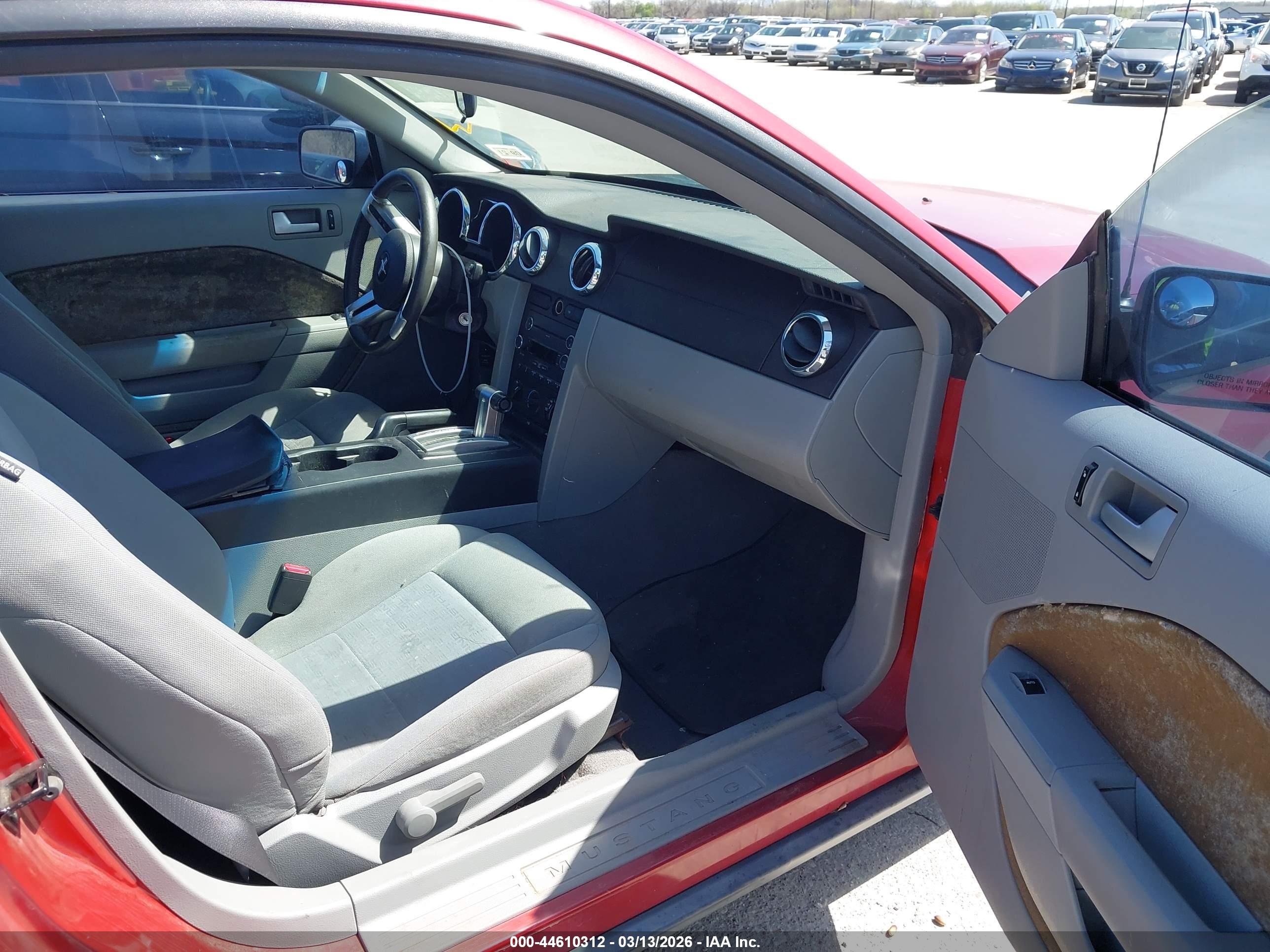 FORD MUSTANG image 5