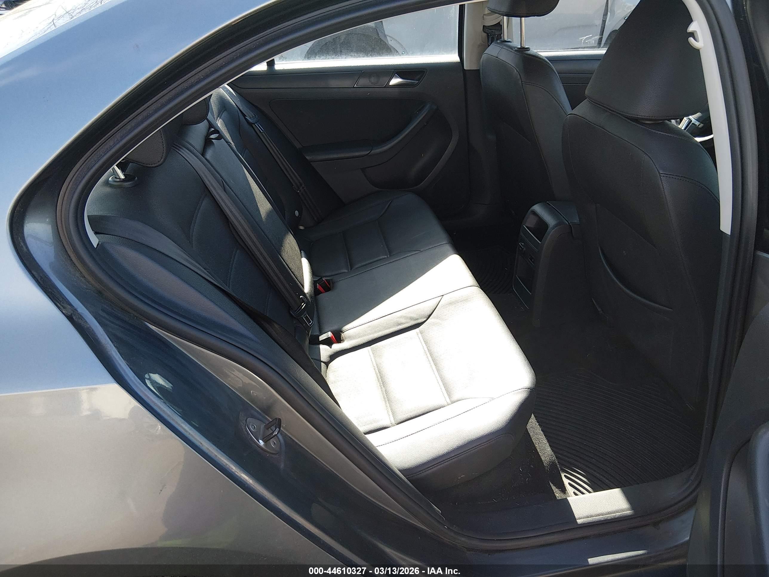 VOLKSWAGEN JETTA image 8