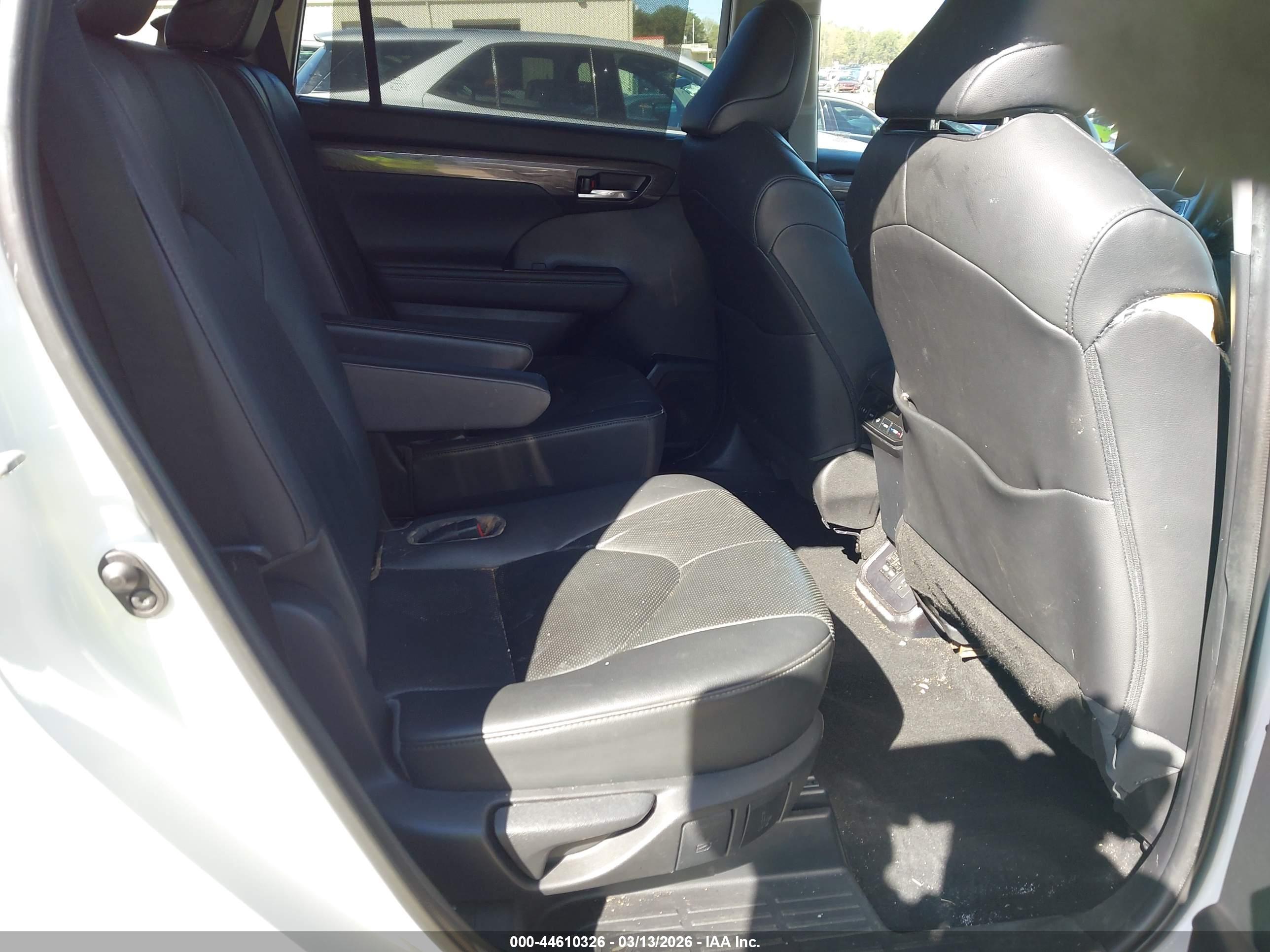 TOYOTA HIGHLANDER image 8