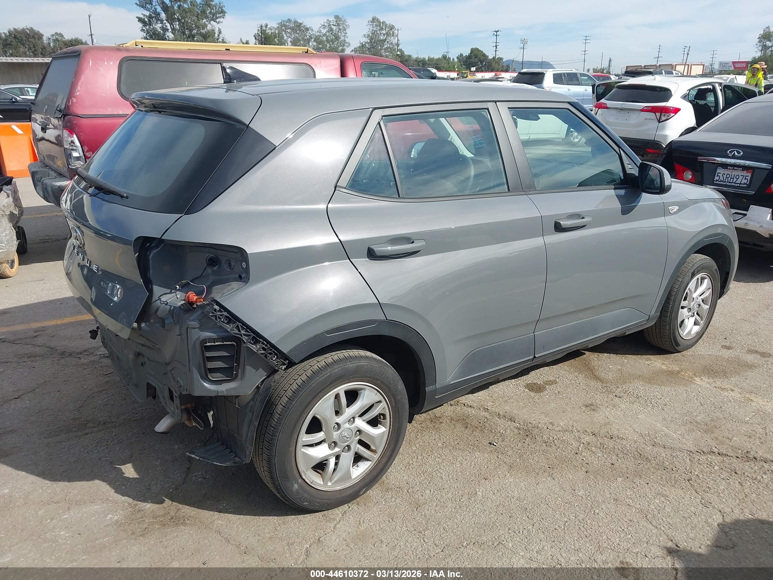 HYUNDAI VENUE image 4