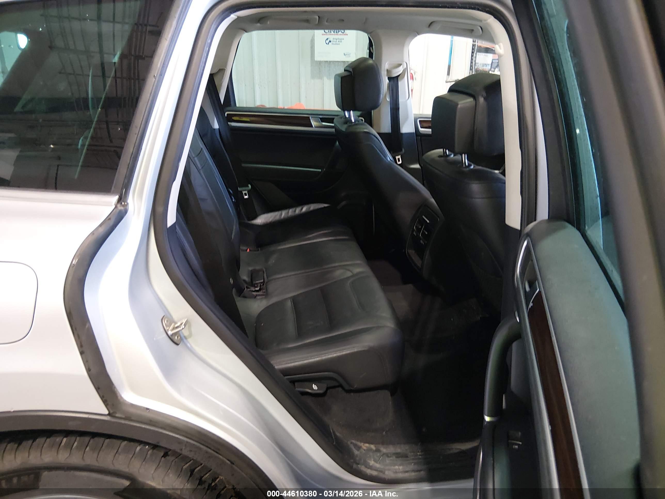 VOLKSWAGEN TOUAREG image 8