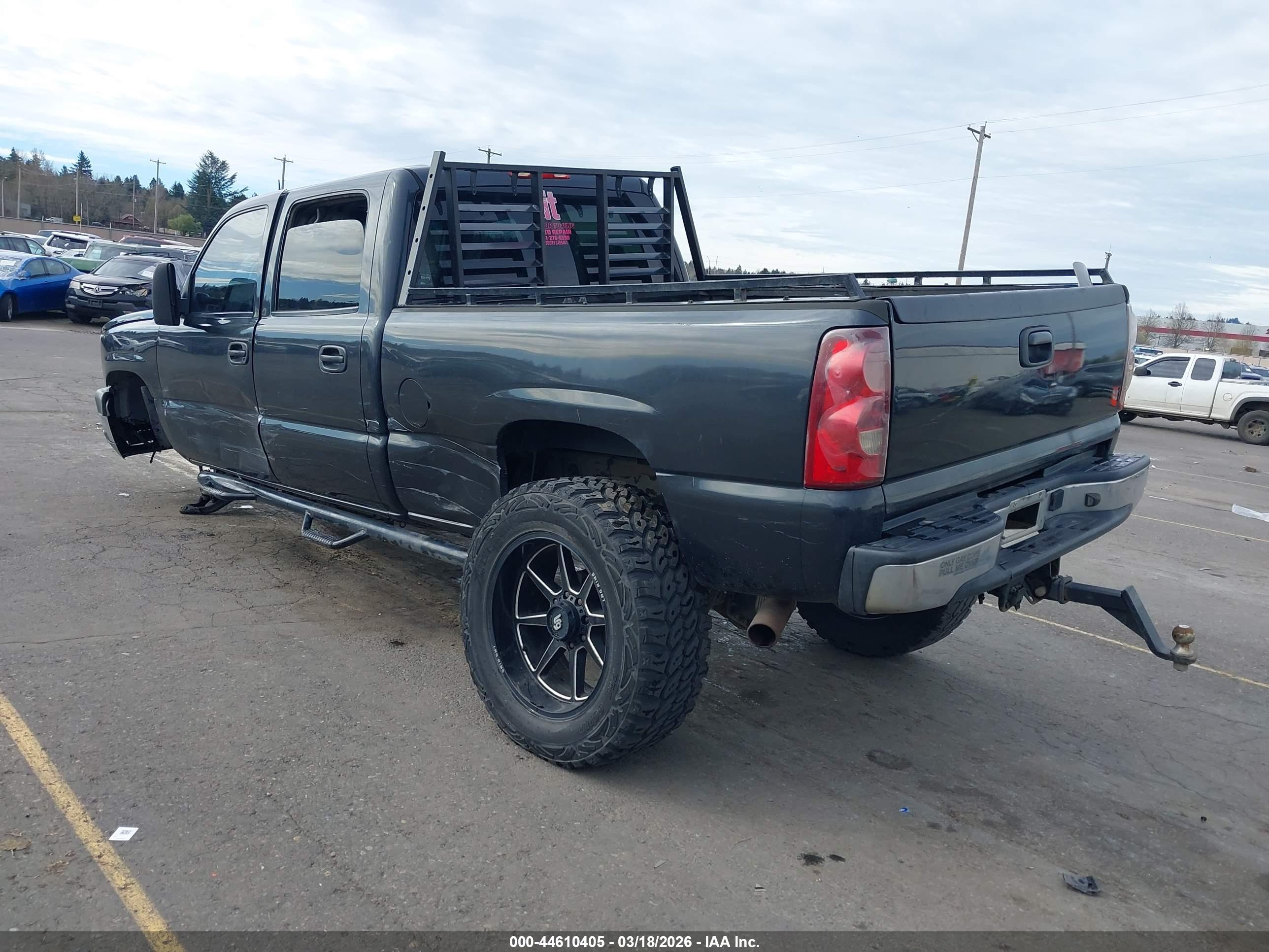 CHEVROLET SILVERADO image 3