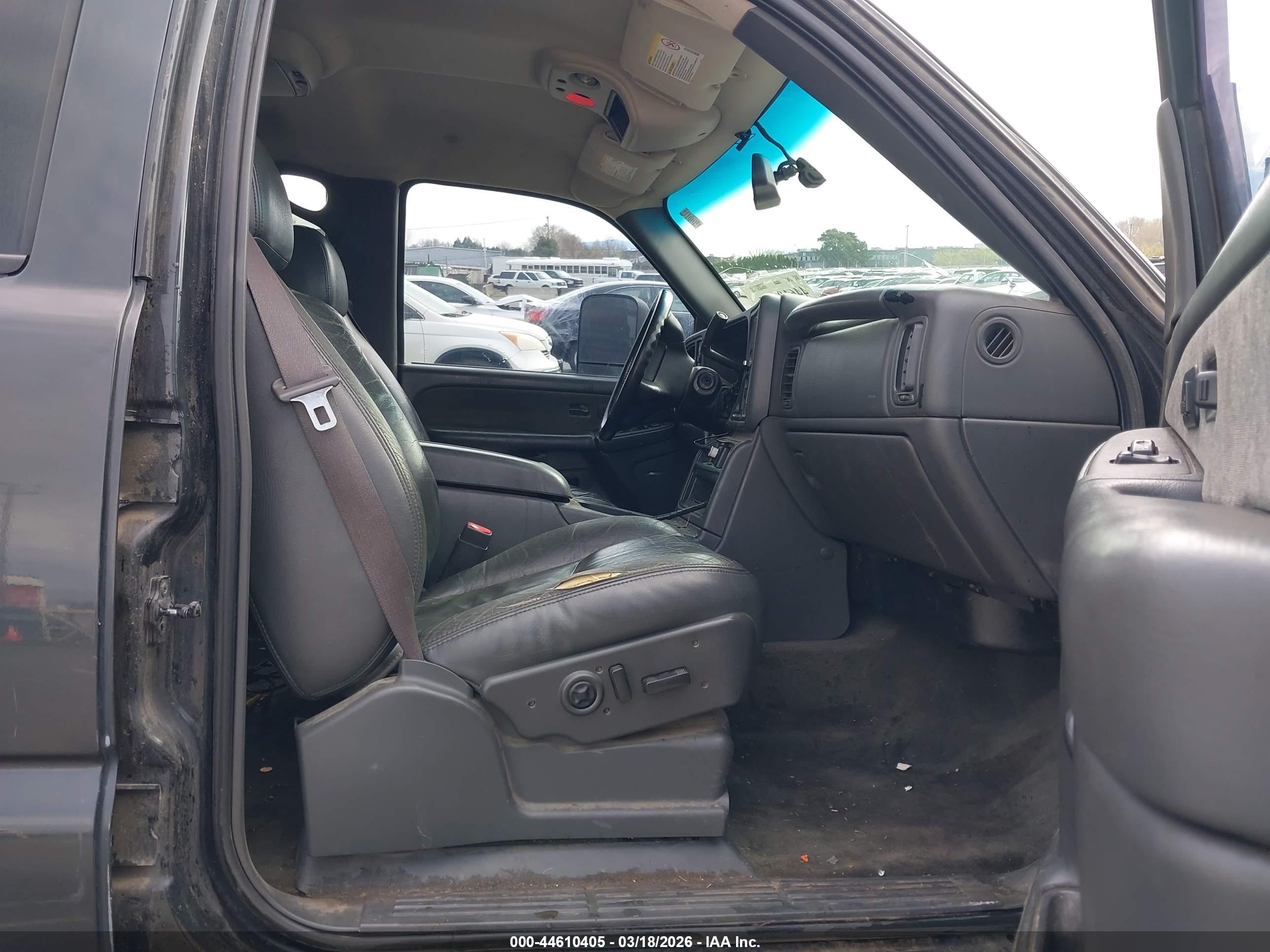 CHEVROLET SILVERADO image 5
