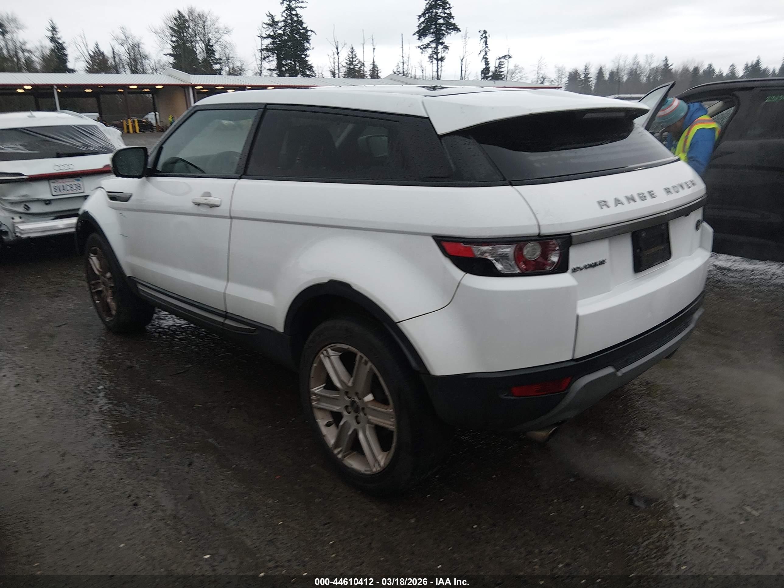LAND ROVER image 3