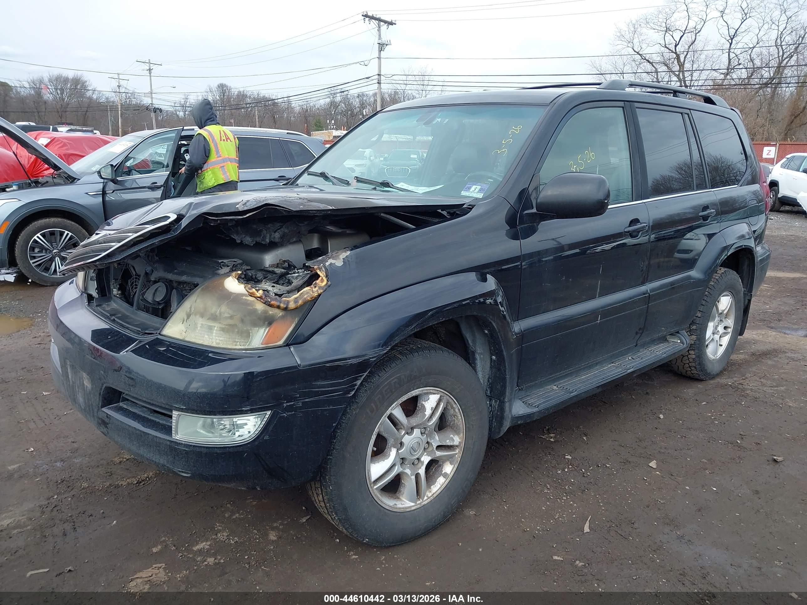 LEXUS GX image 2