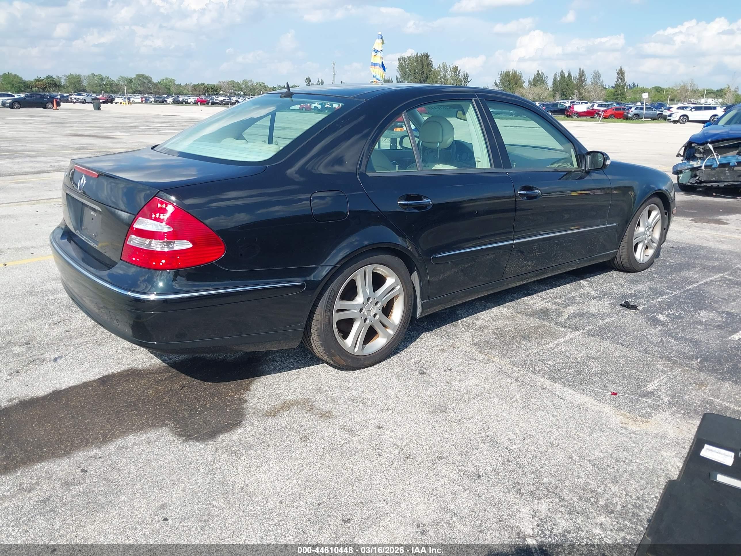 MERCEDES-BENZ E image 4