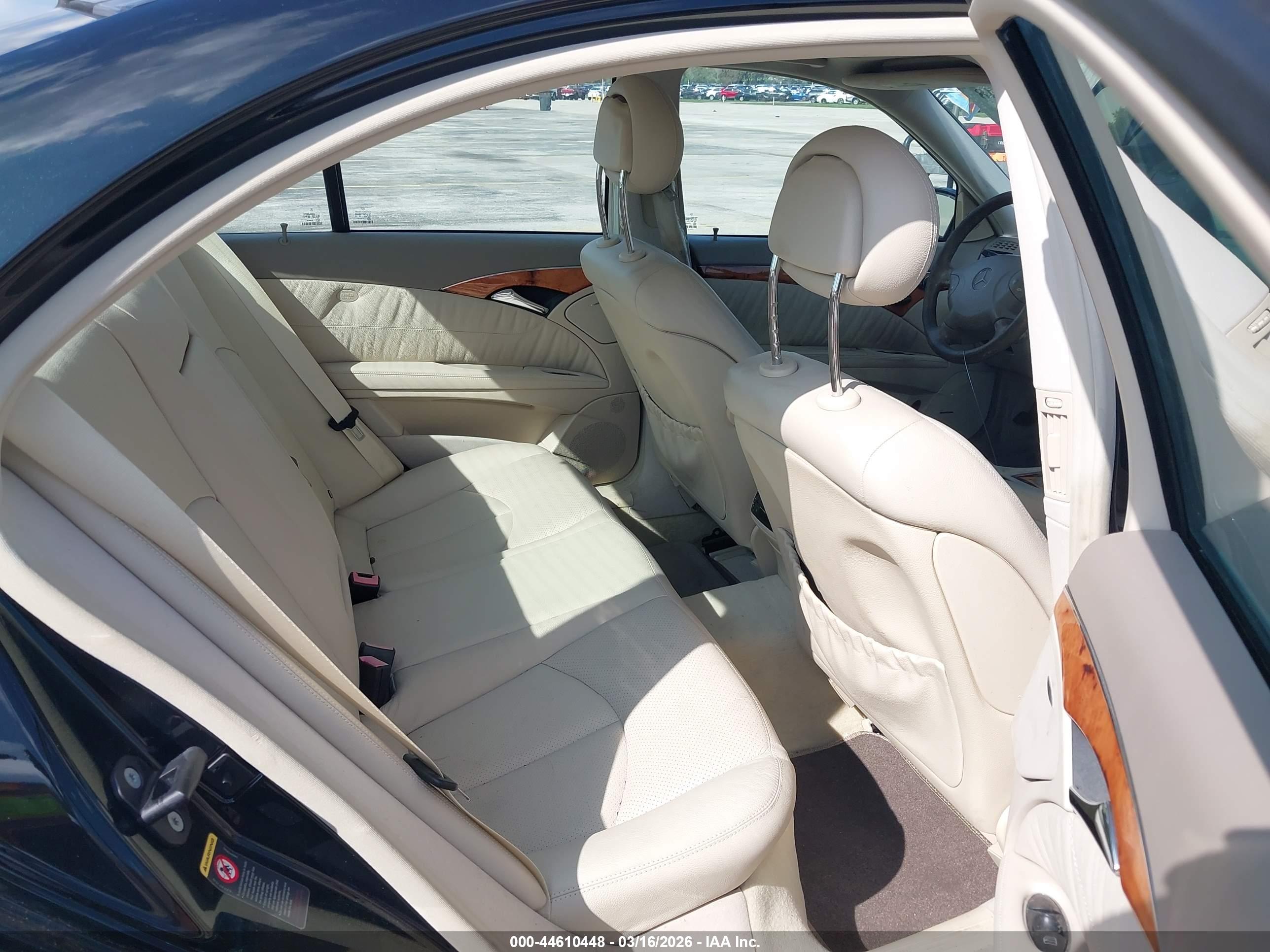 MERCEDES-BENZ E image 8