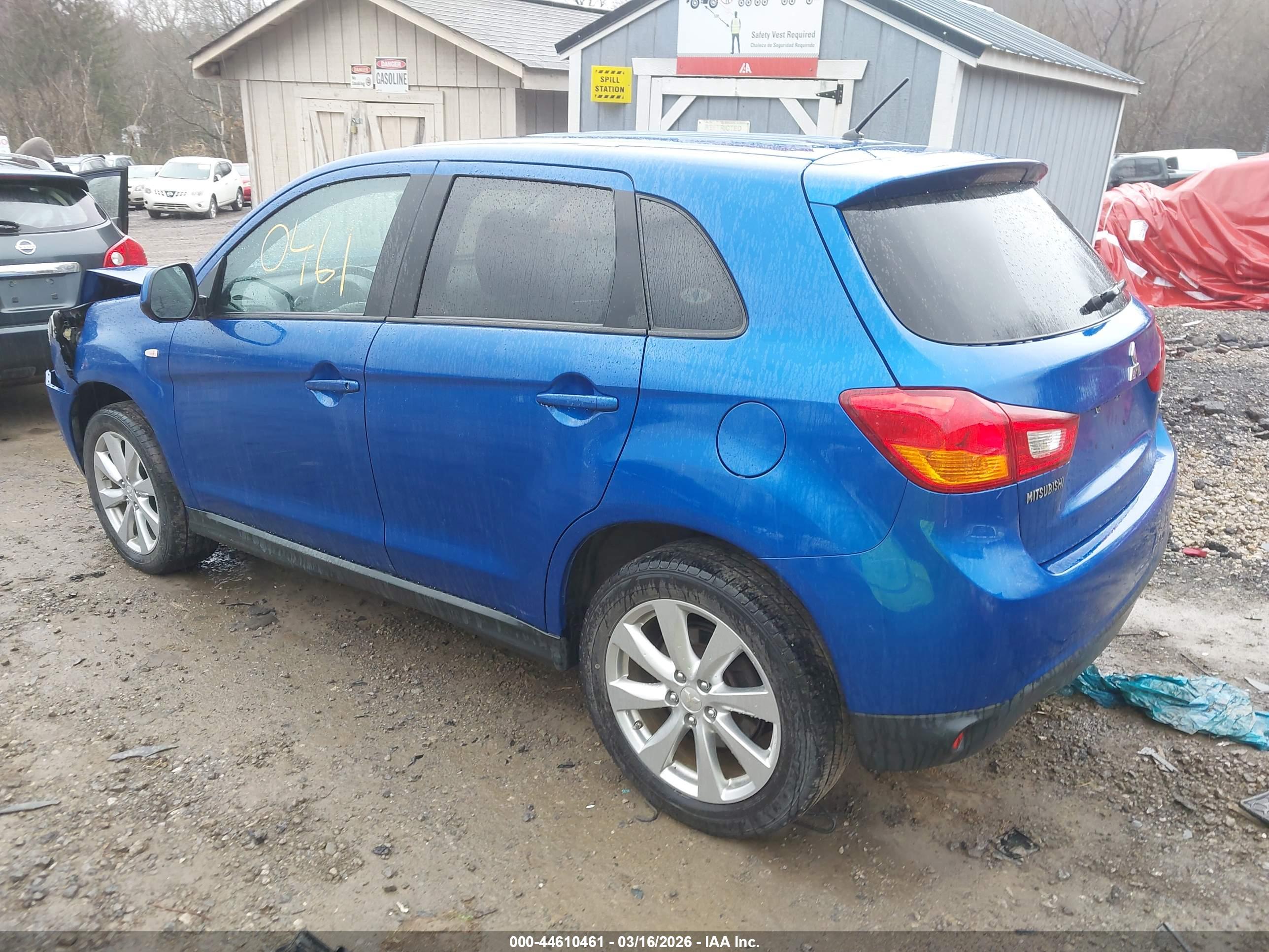 MITSUBISHI OUTLANDER image 3