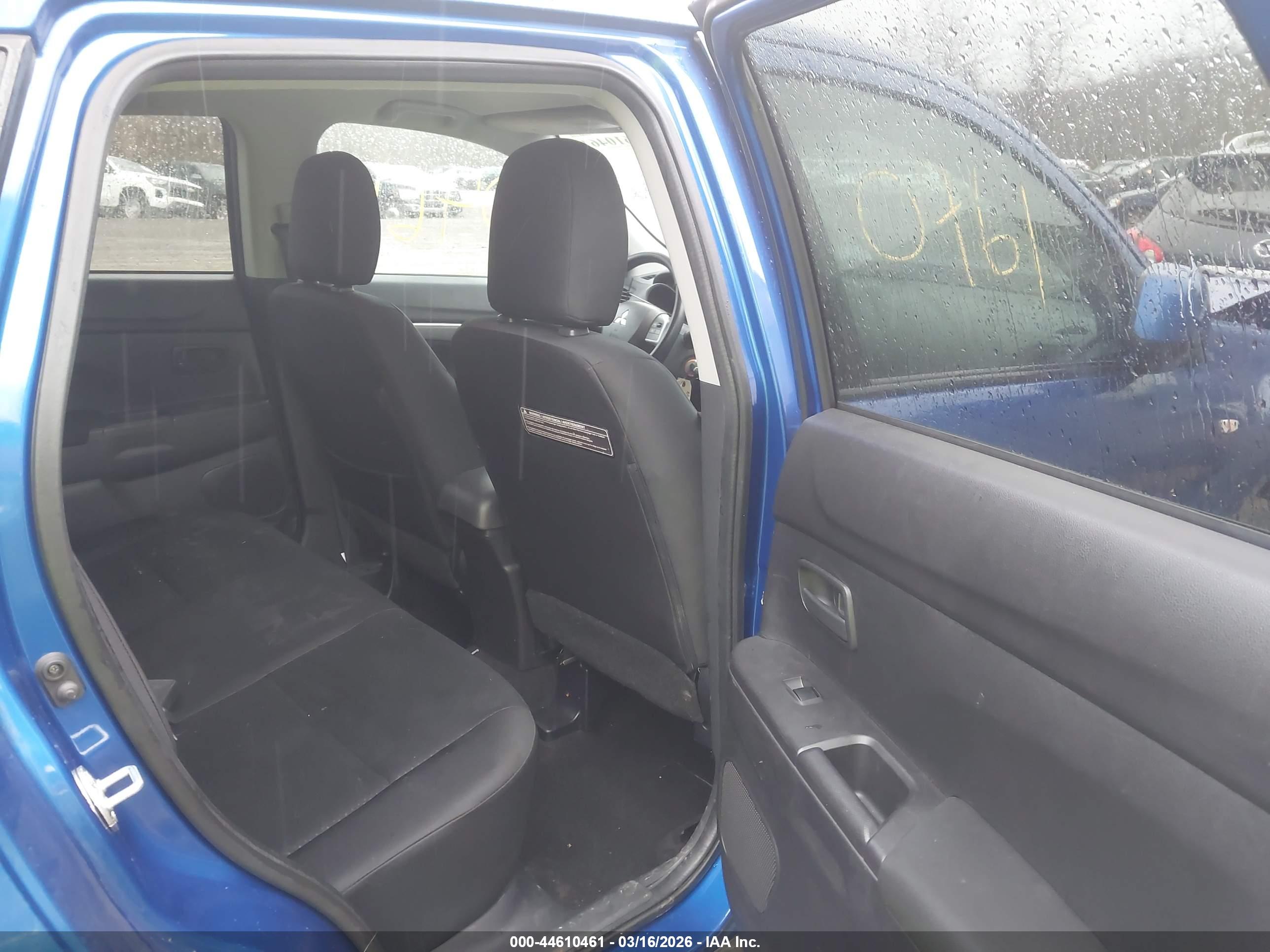 MITSUBISHI OUTLANDER image 8