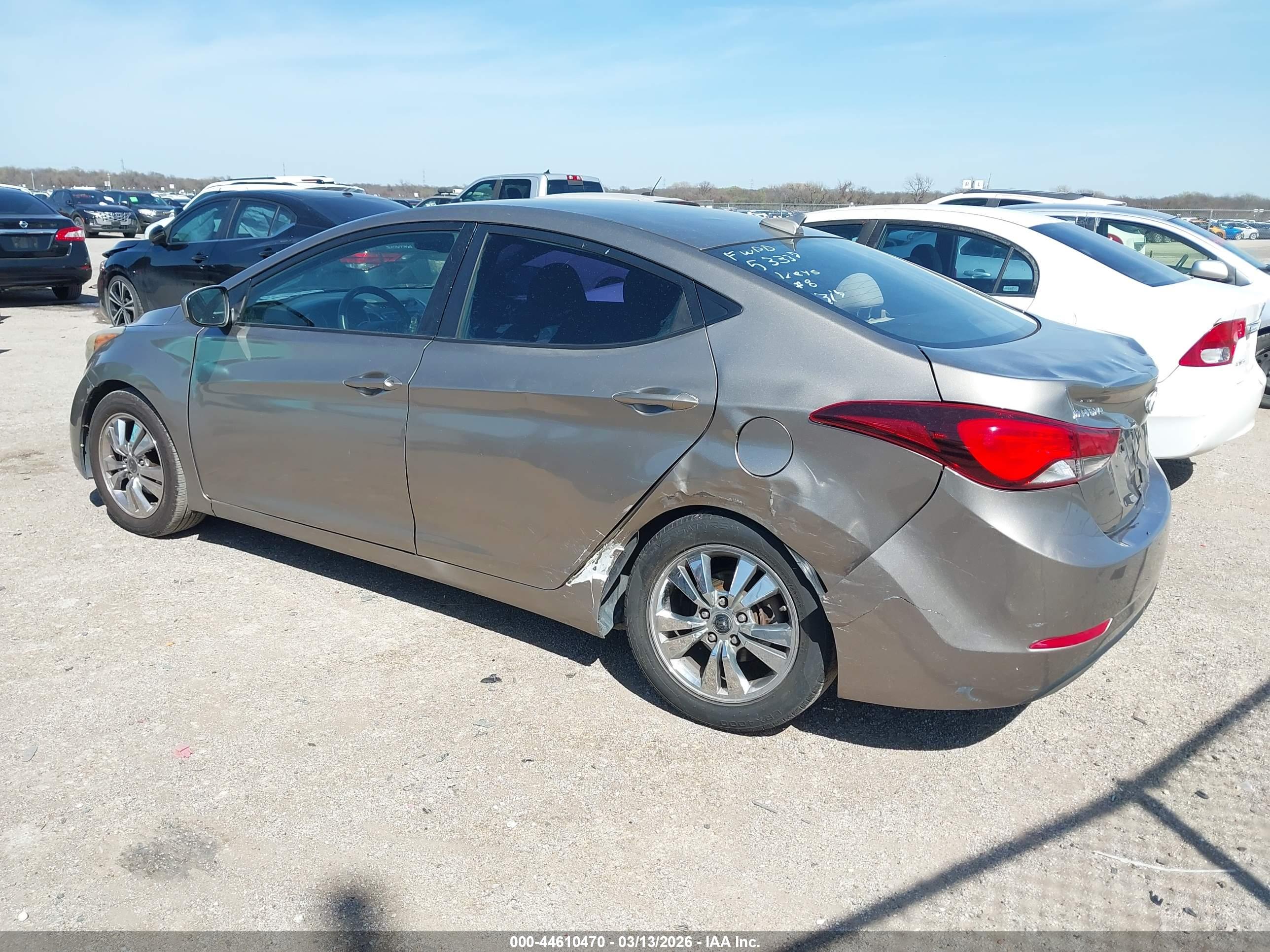 HYUNDAI ELANTRA image 3