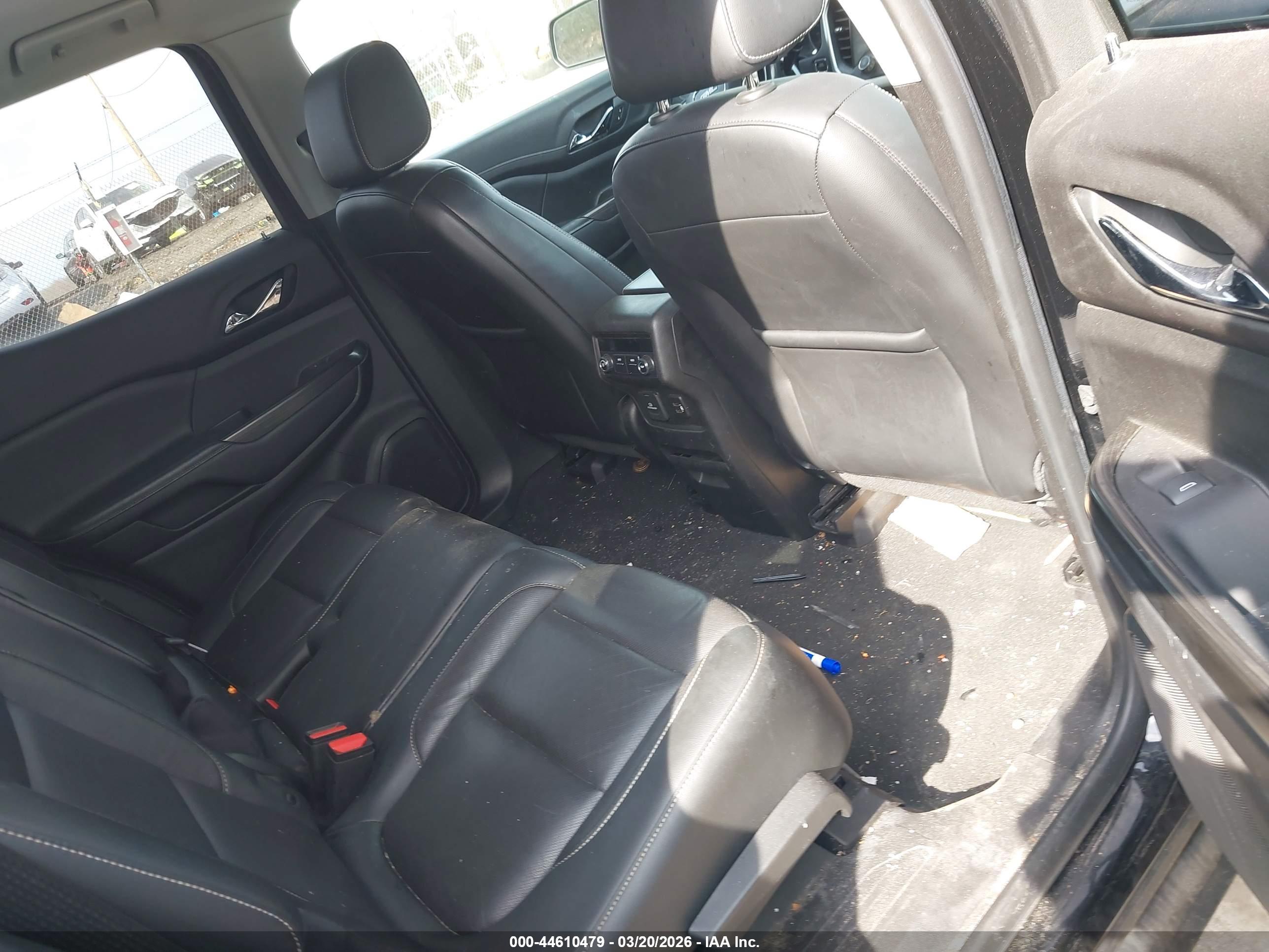 GMC ACADIA image 8