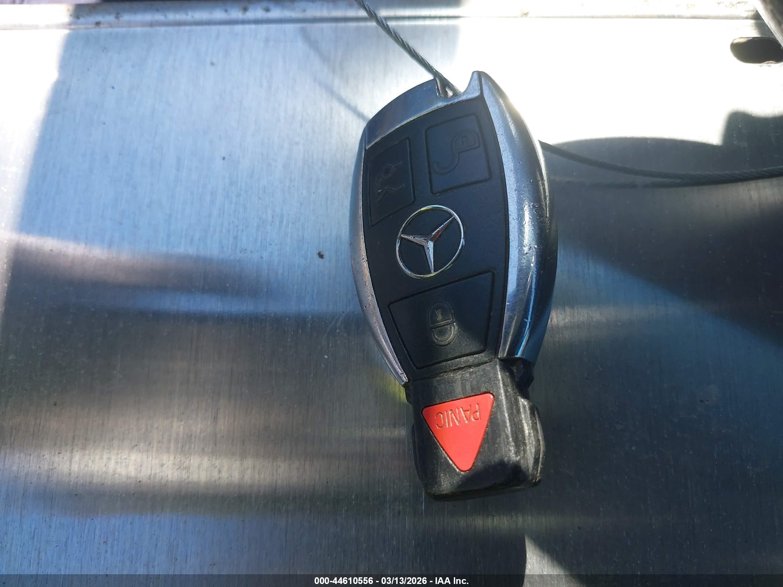 MERCEDES-BENZ E image 11