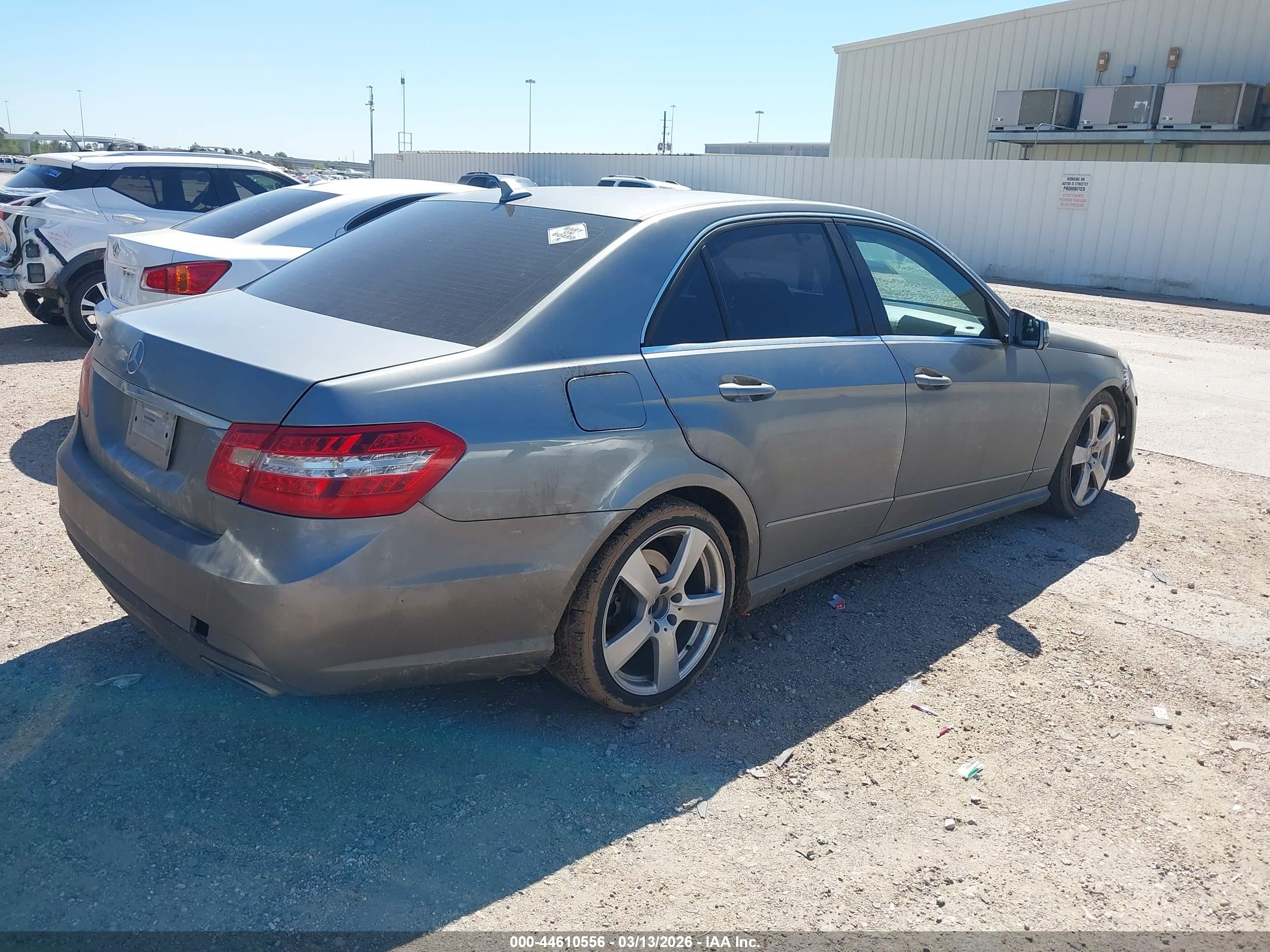 MERCEDES-BENZ E image 2