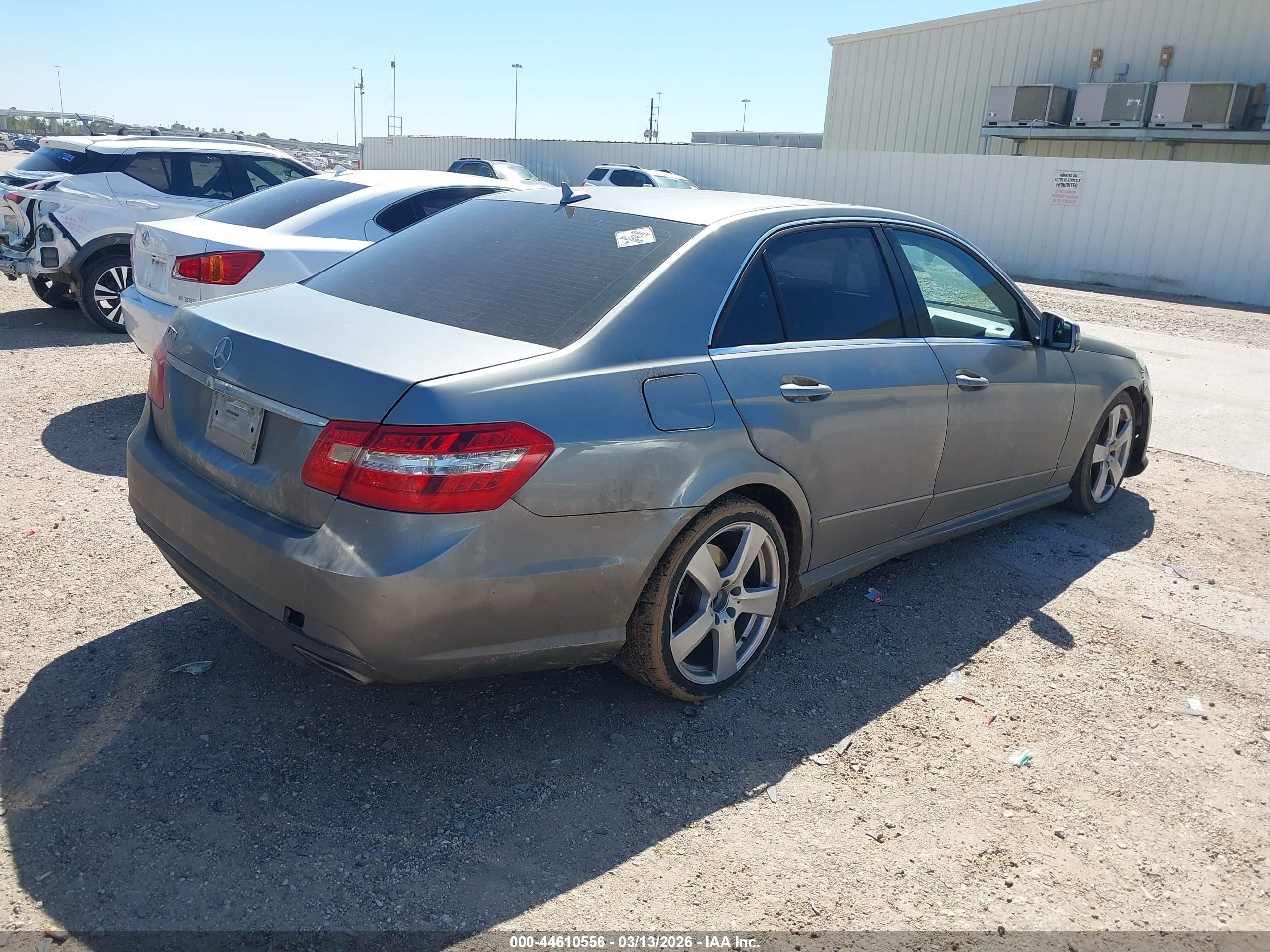 MERCEDES-BENZ E image 4