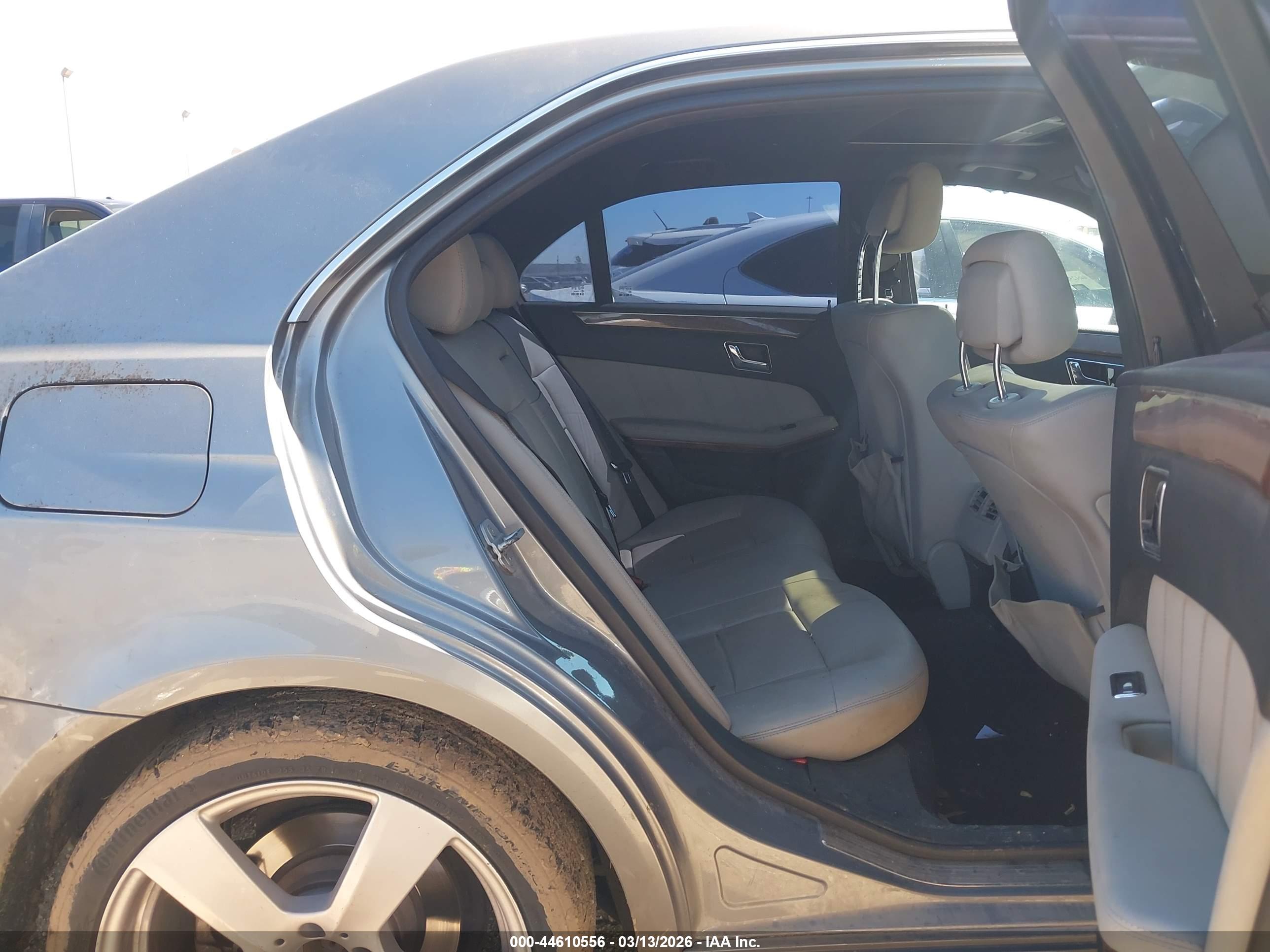 MERCEDES-BENZ E image 8